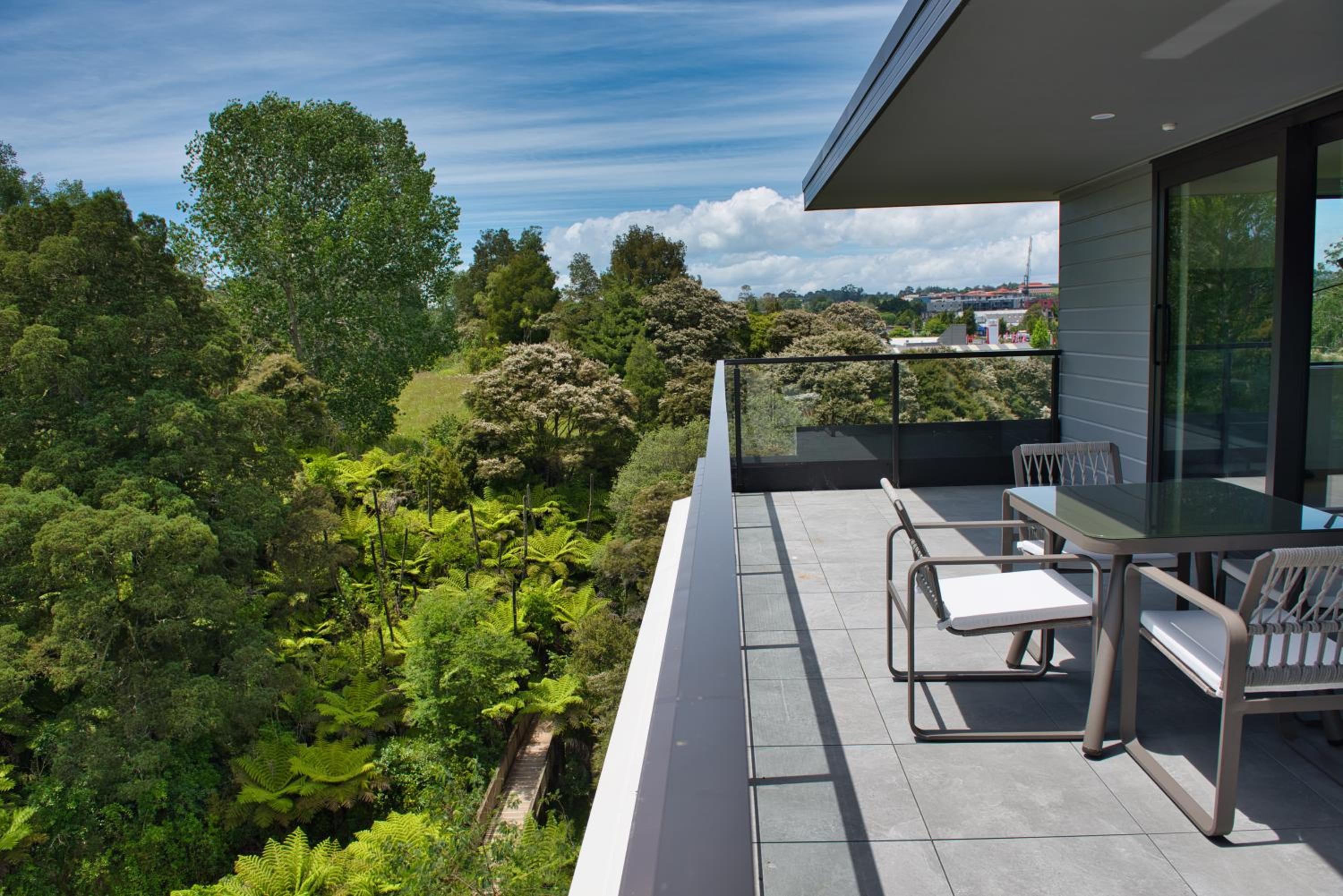 Three Bedroom Penthouse Apartment - Photo 4