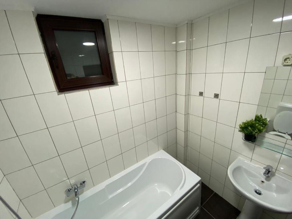 Two-Bedroom Apartment - Photo 3