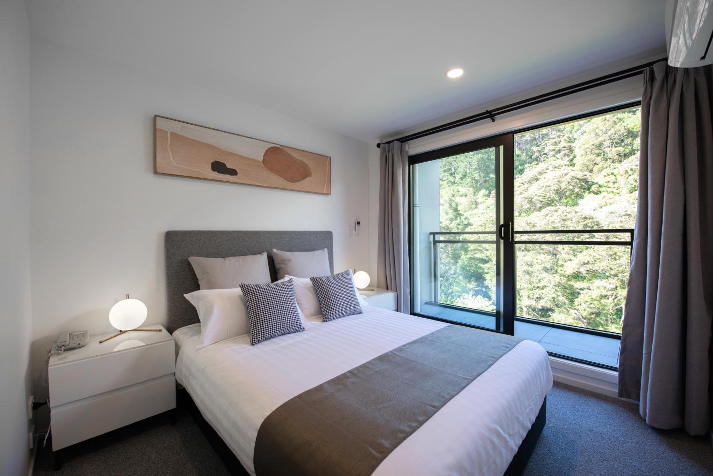  One Bedroom Premier Apartment - Photo 1