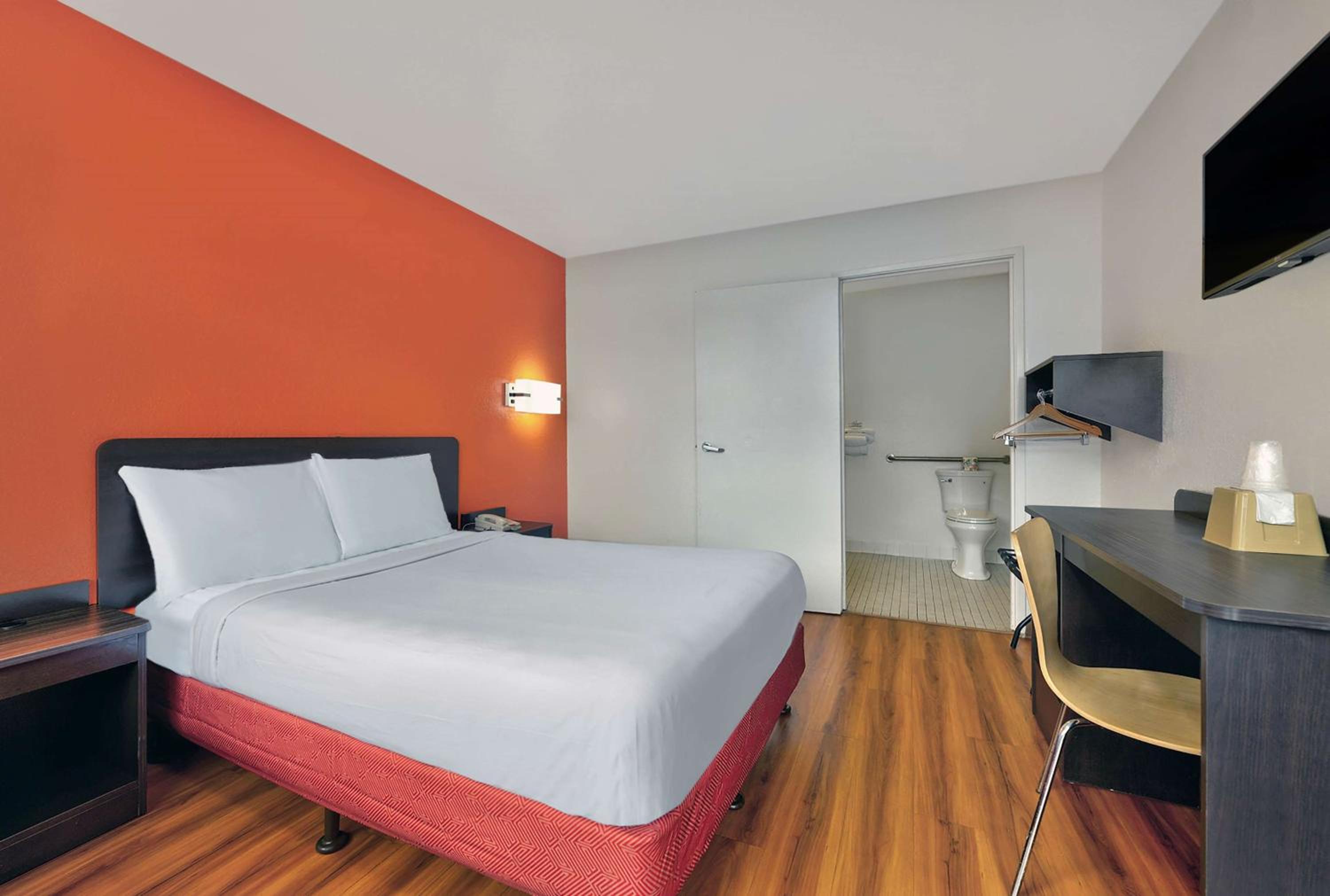 Double Room - Disability Access - Roll In Shower