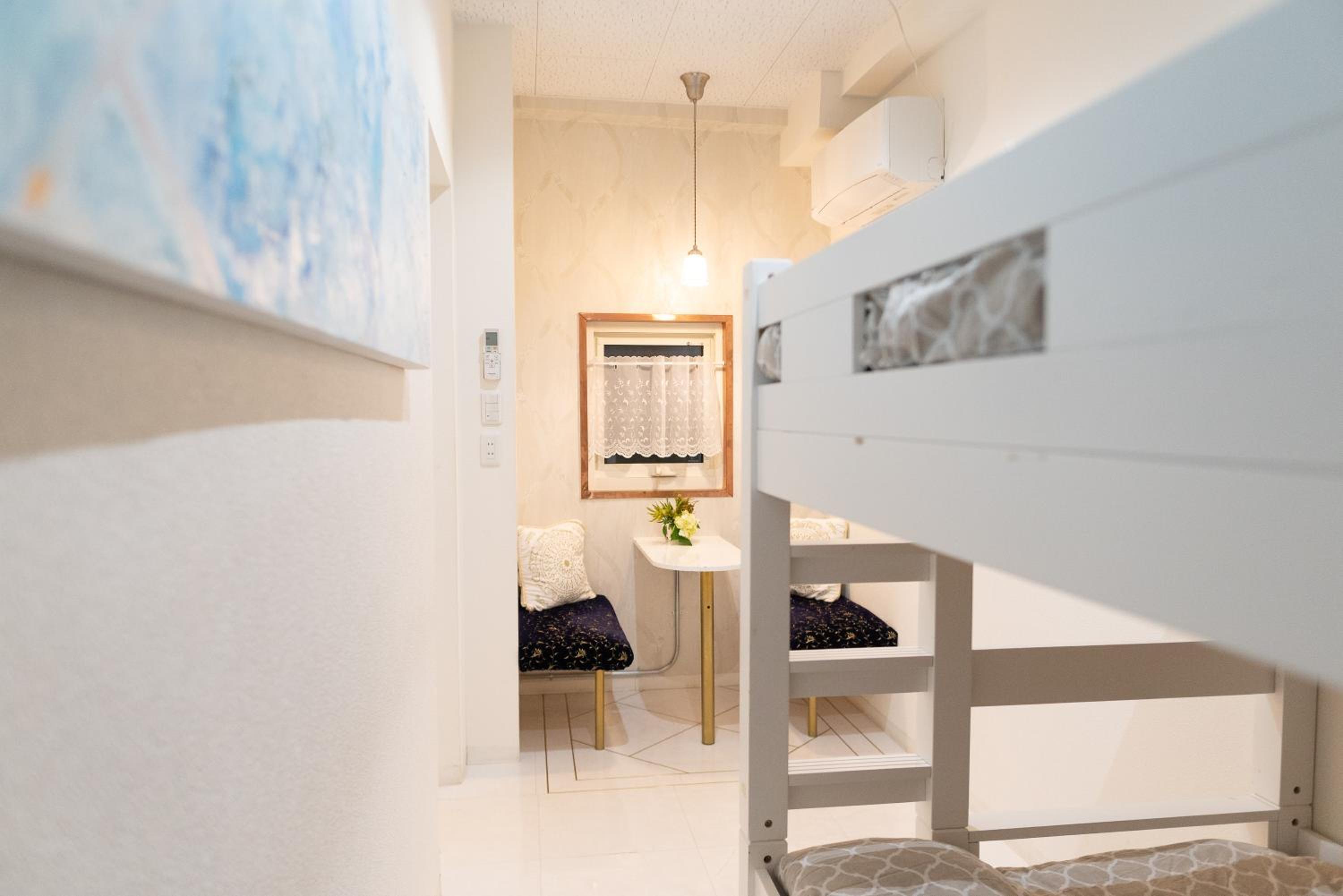 Twin Room with Shared Bathroom - Female Only photo 1