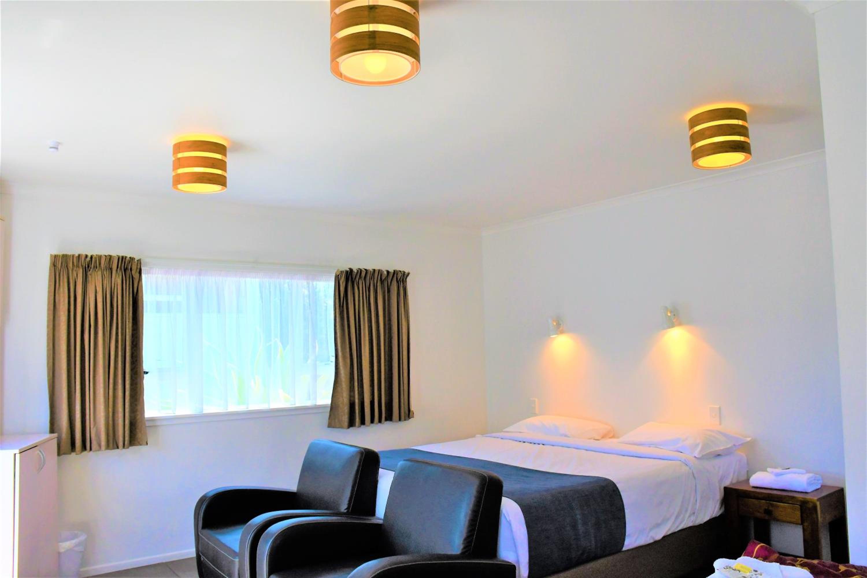 King Room with Extra-Bed - Non Smoking - Photo 4