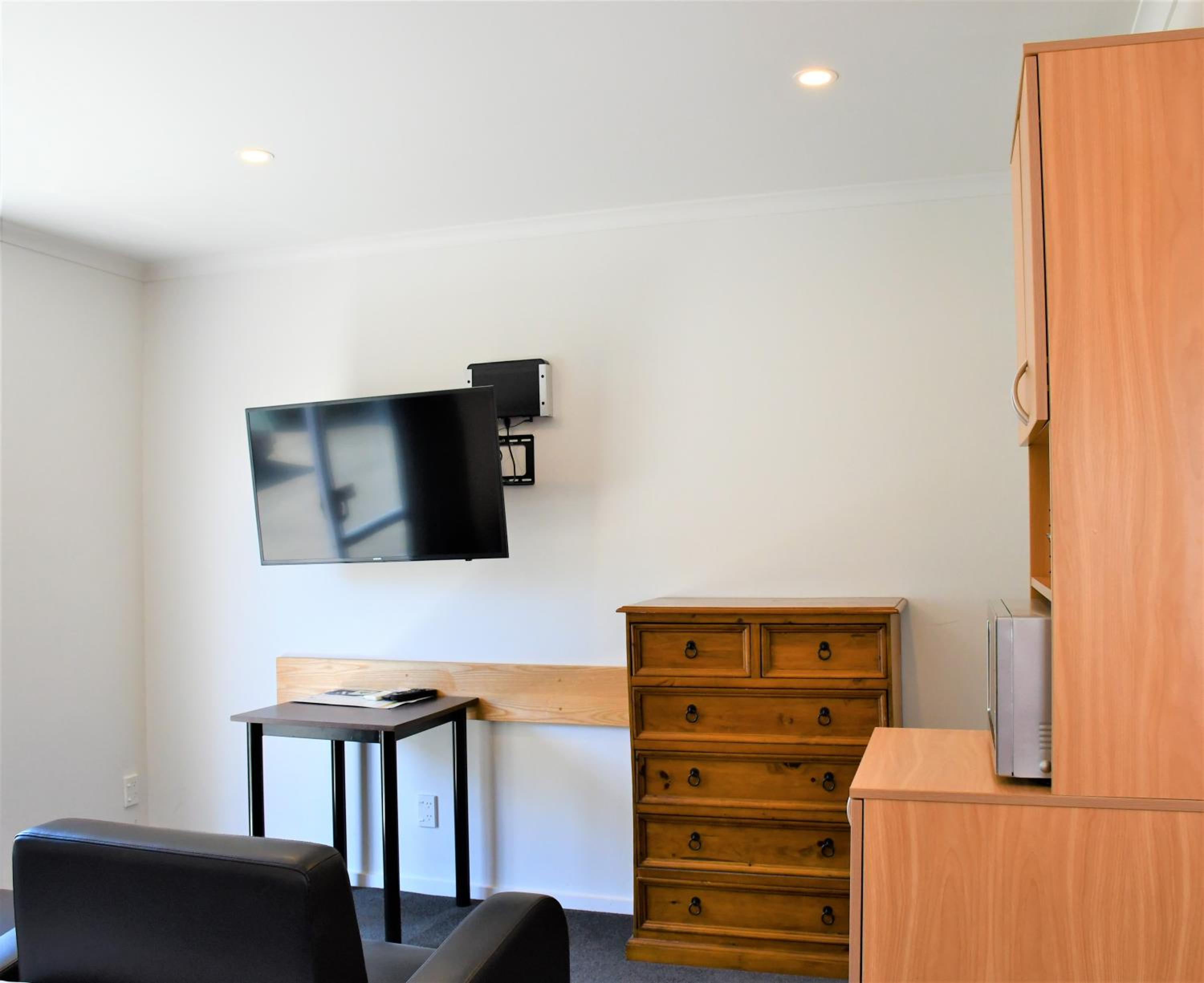 King Room with Extra-Bed - Non Smoking - Photo 3