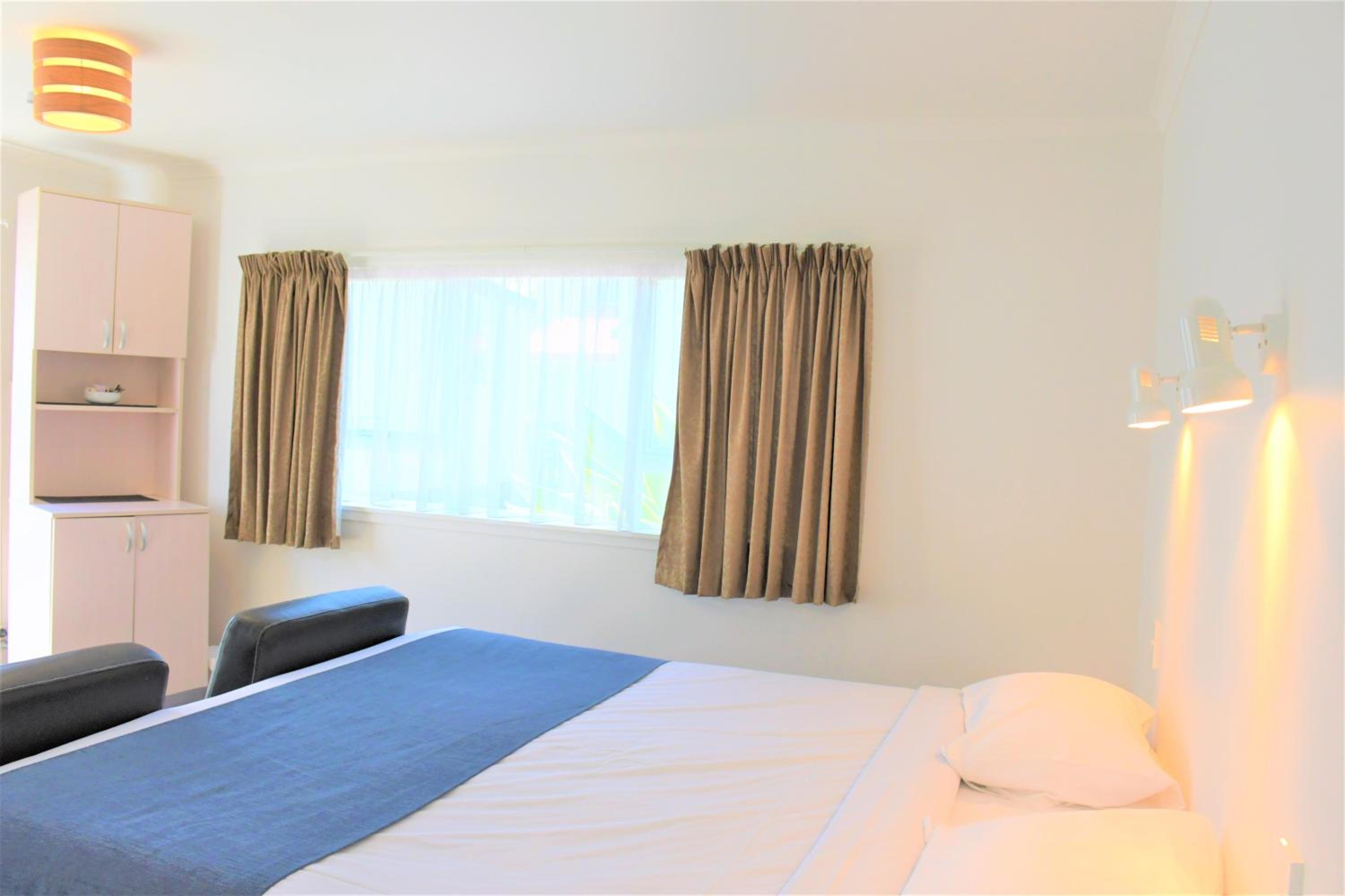 King Room with Extra-Bed - Non Smoking - Photo 9