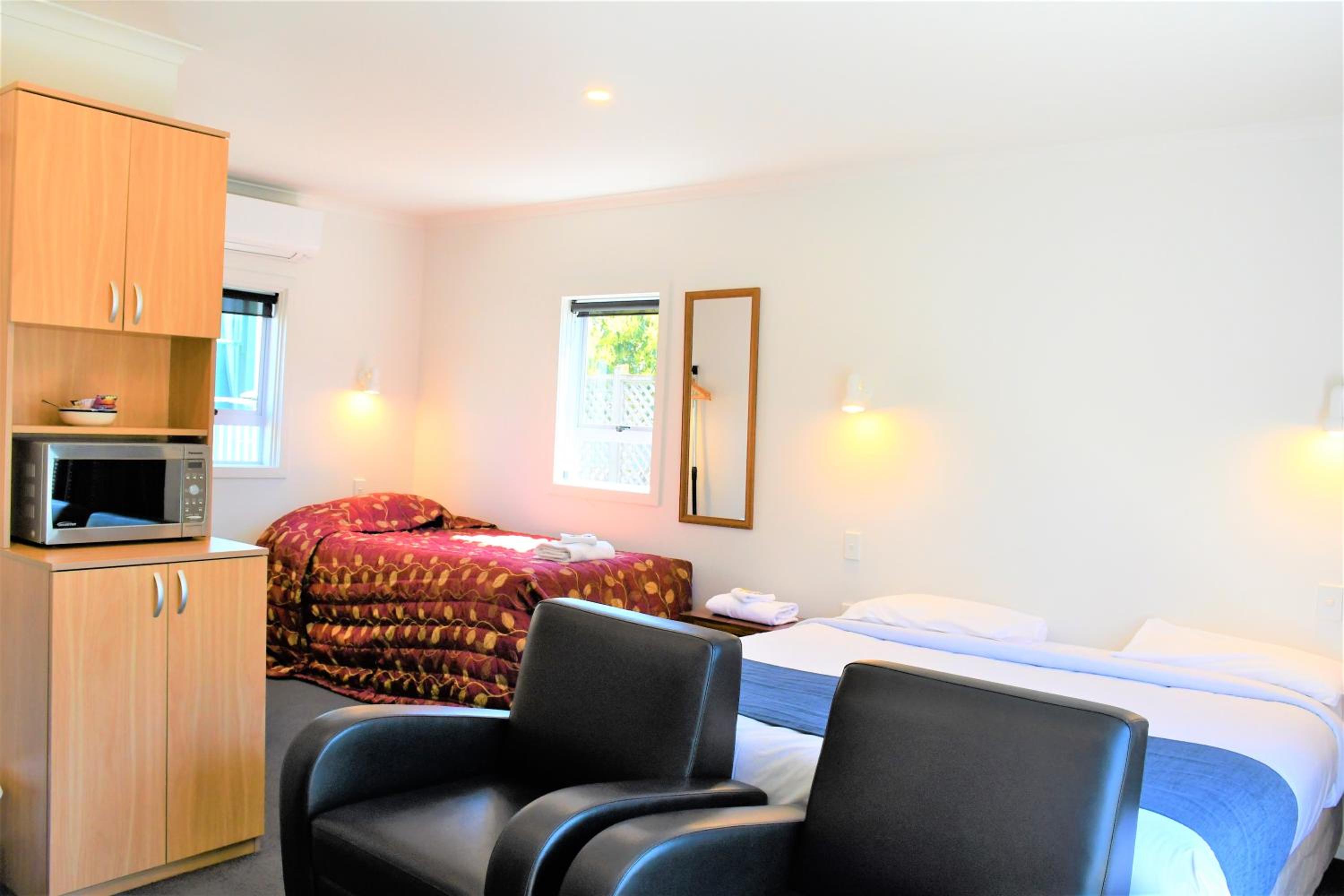 King Room with Extra-Bed - Non Smoking - Photo 8