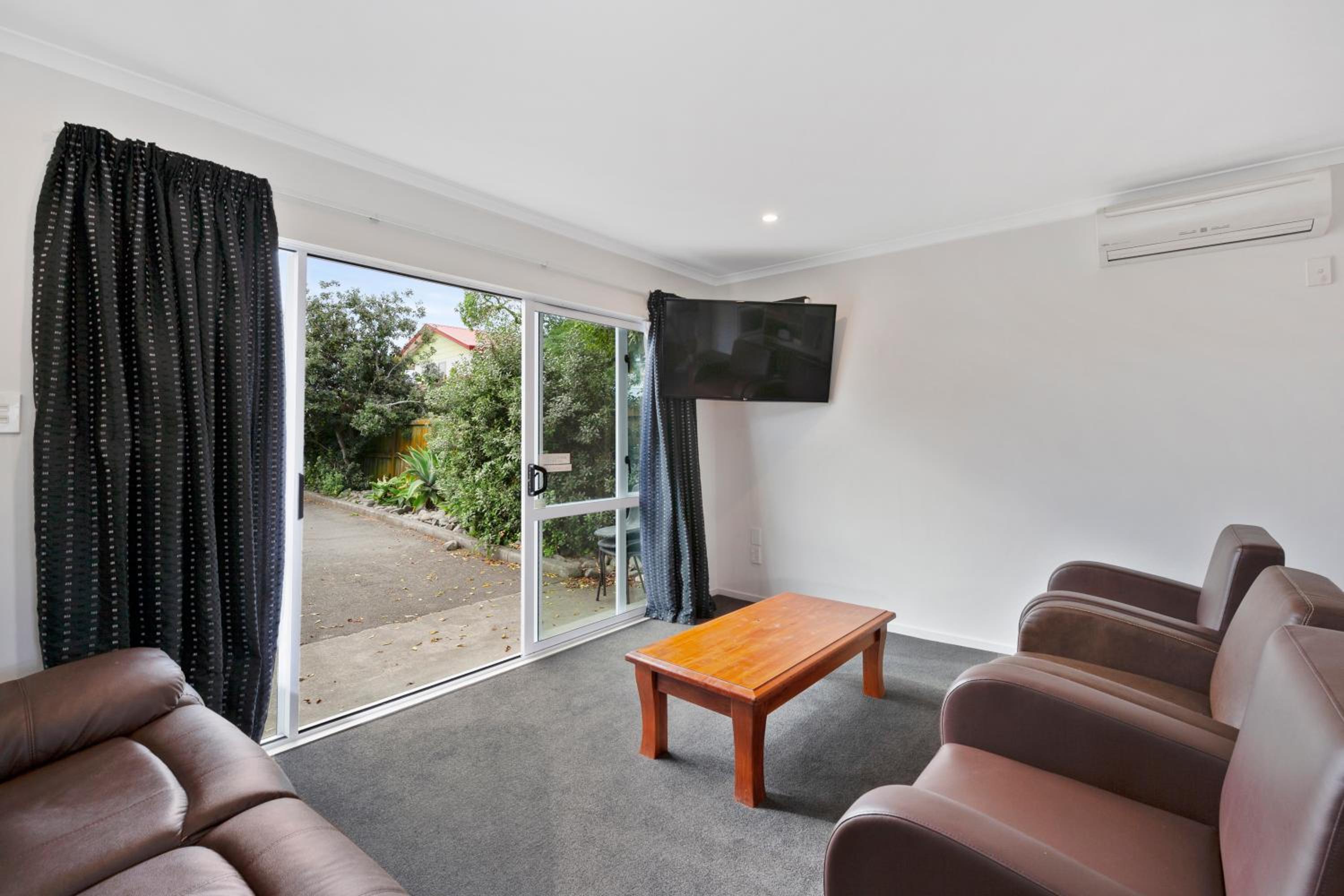 Superior Family King Suite - Non Smoking - Photo 5