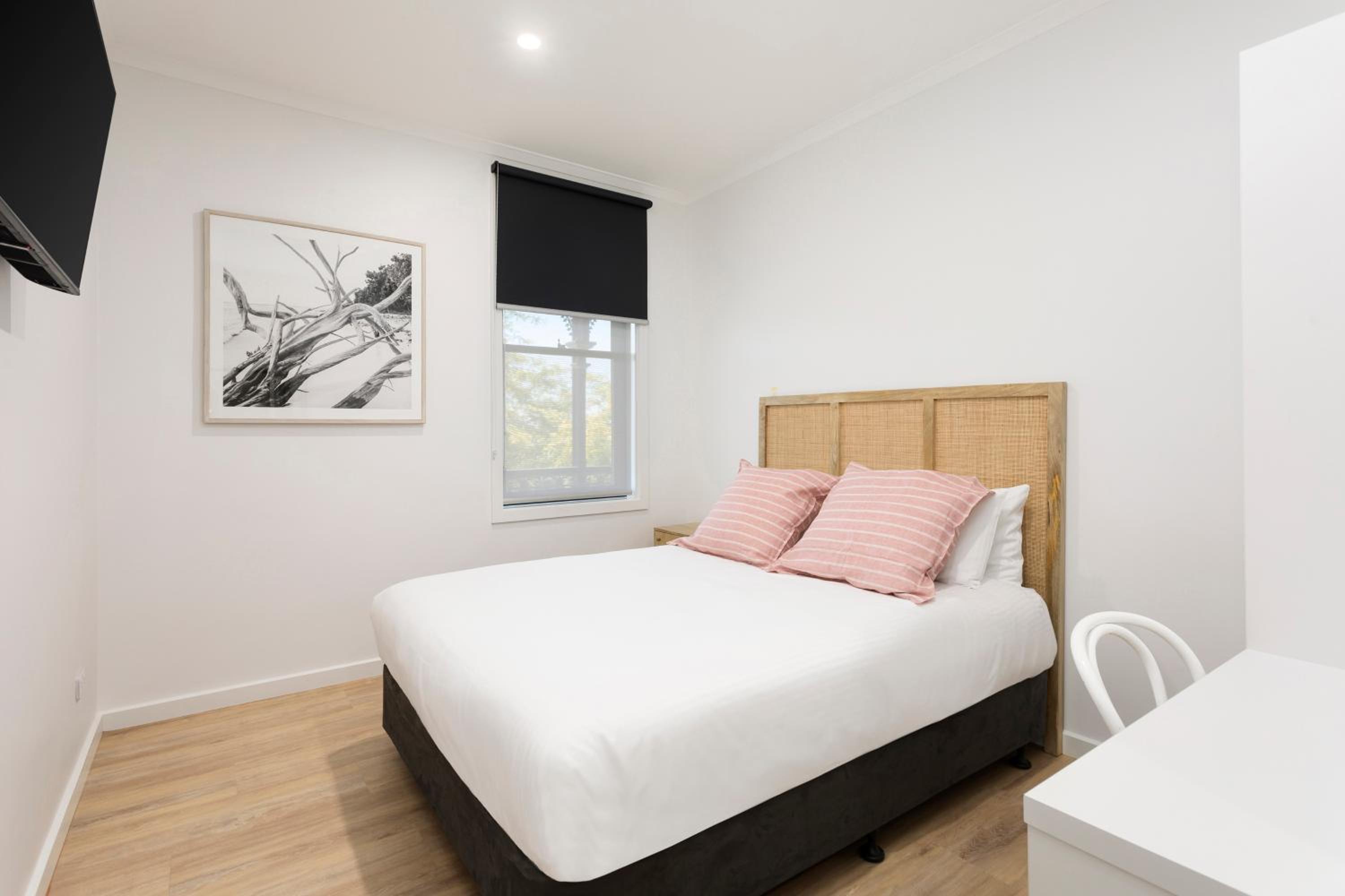 Queen Room photo 1