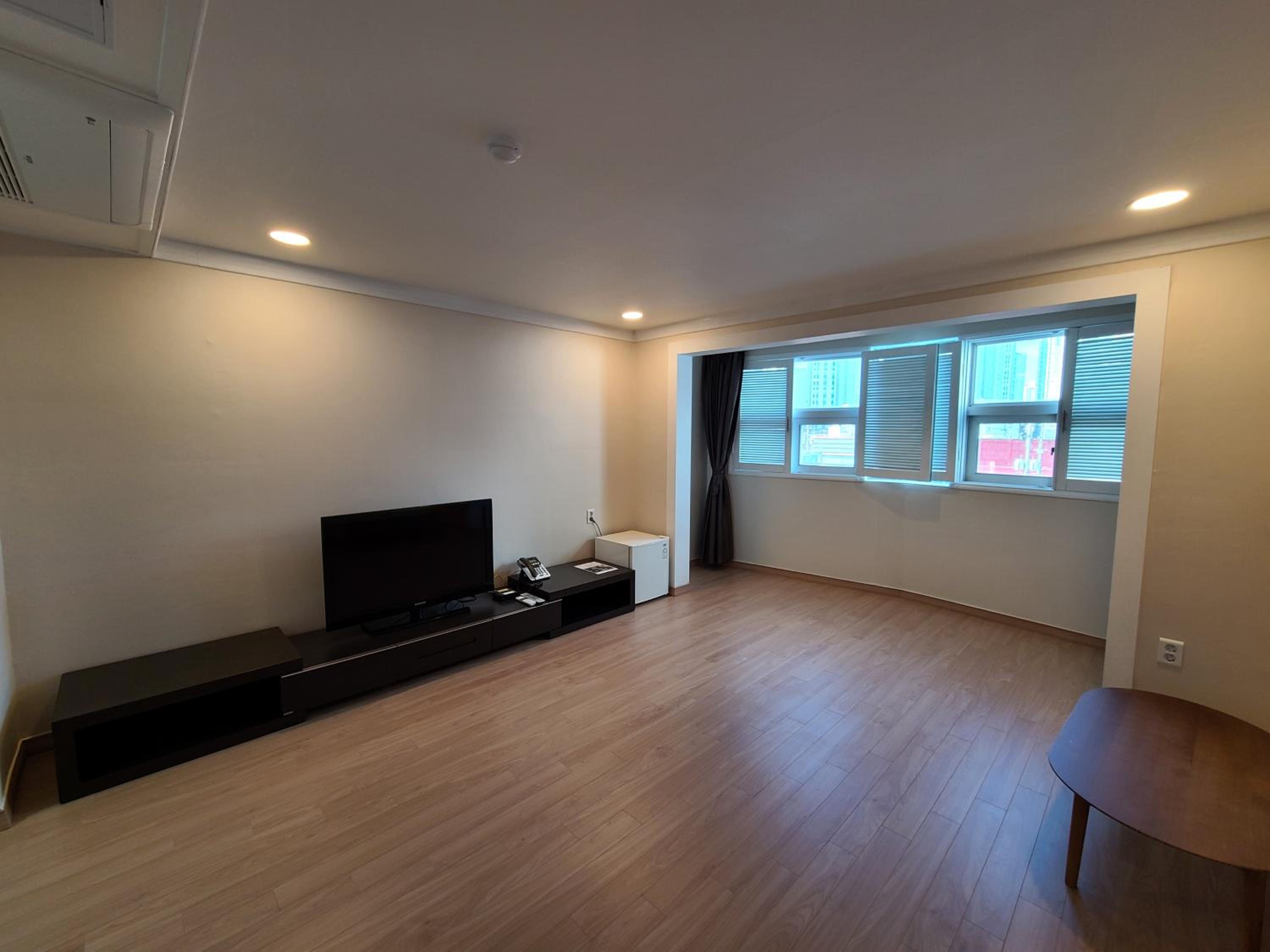 Family Room photo 3