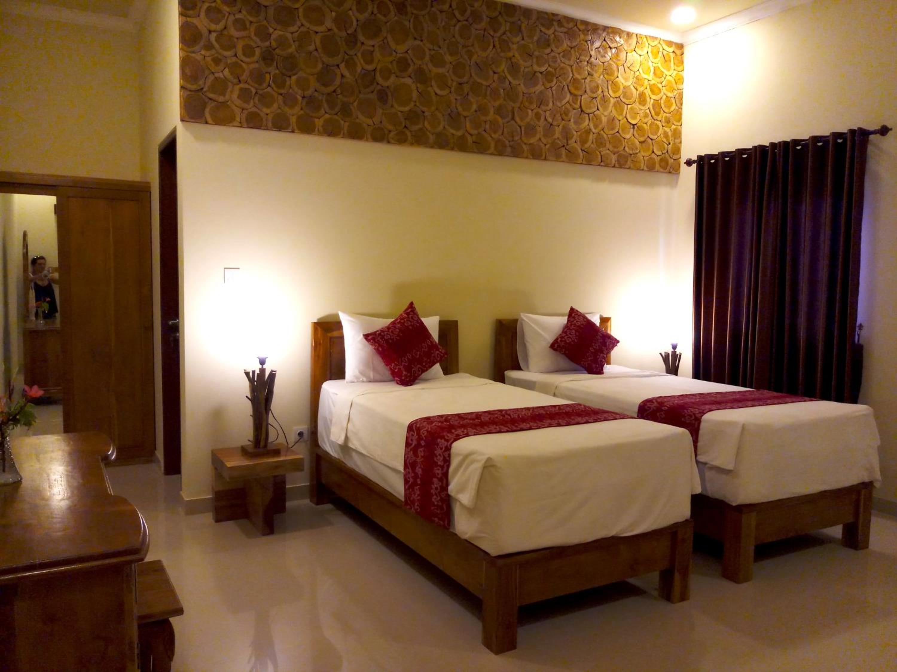 Family Room with Garden View - Photo 9