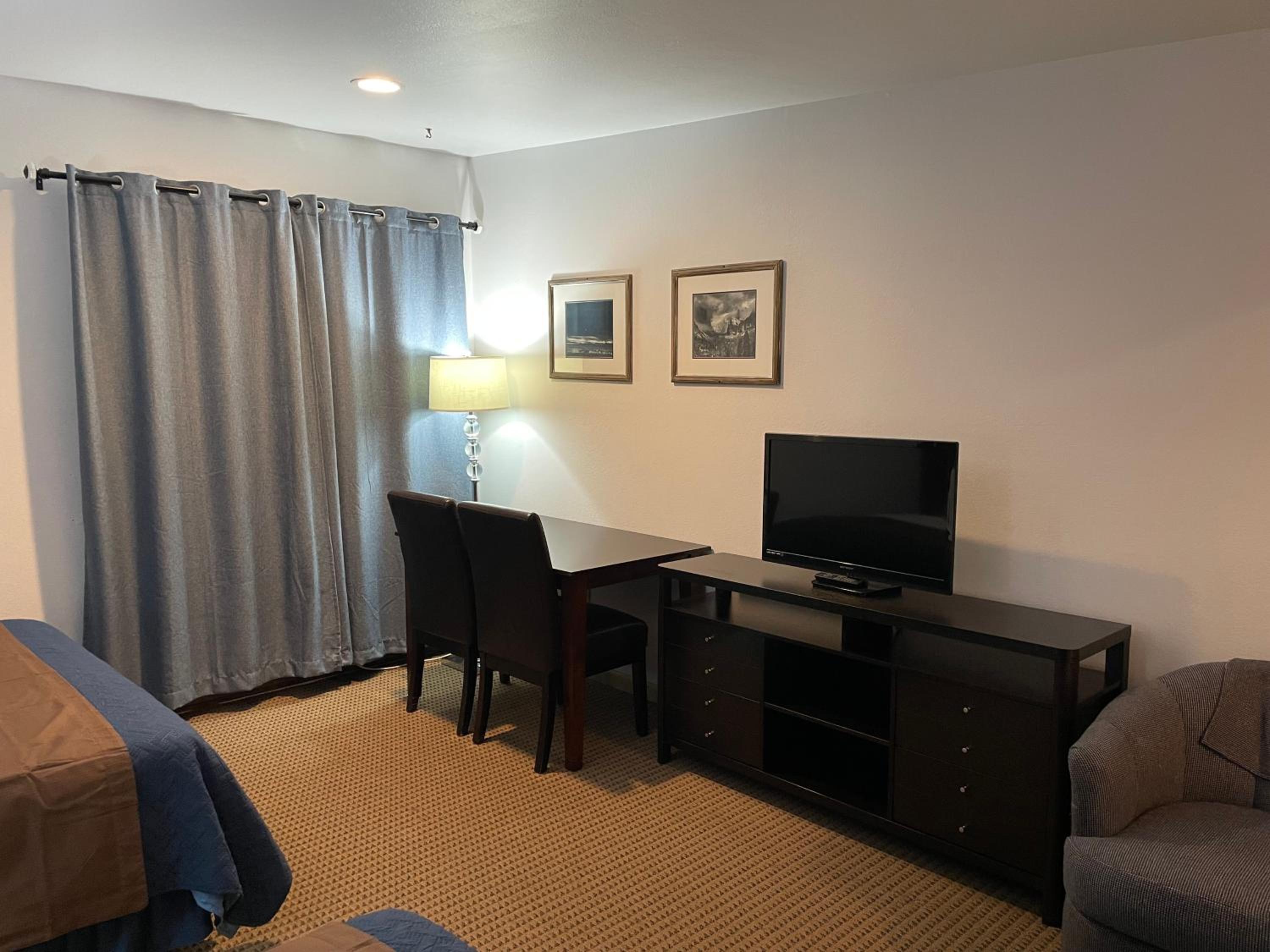 Queen Room with Two Queen Beds - Photo 1