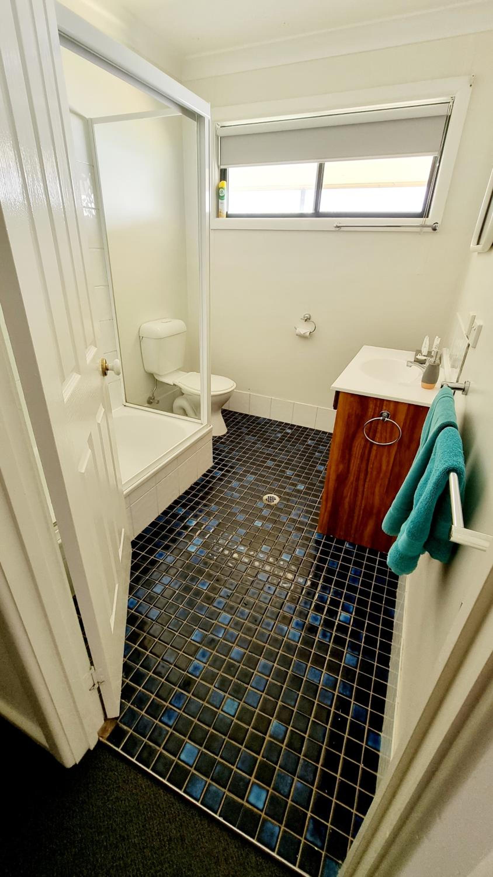 Three-Bedroom House - Photo 5