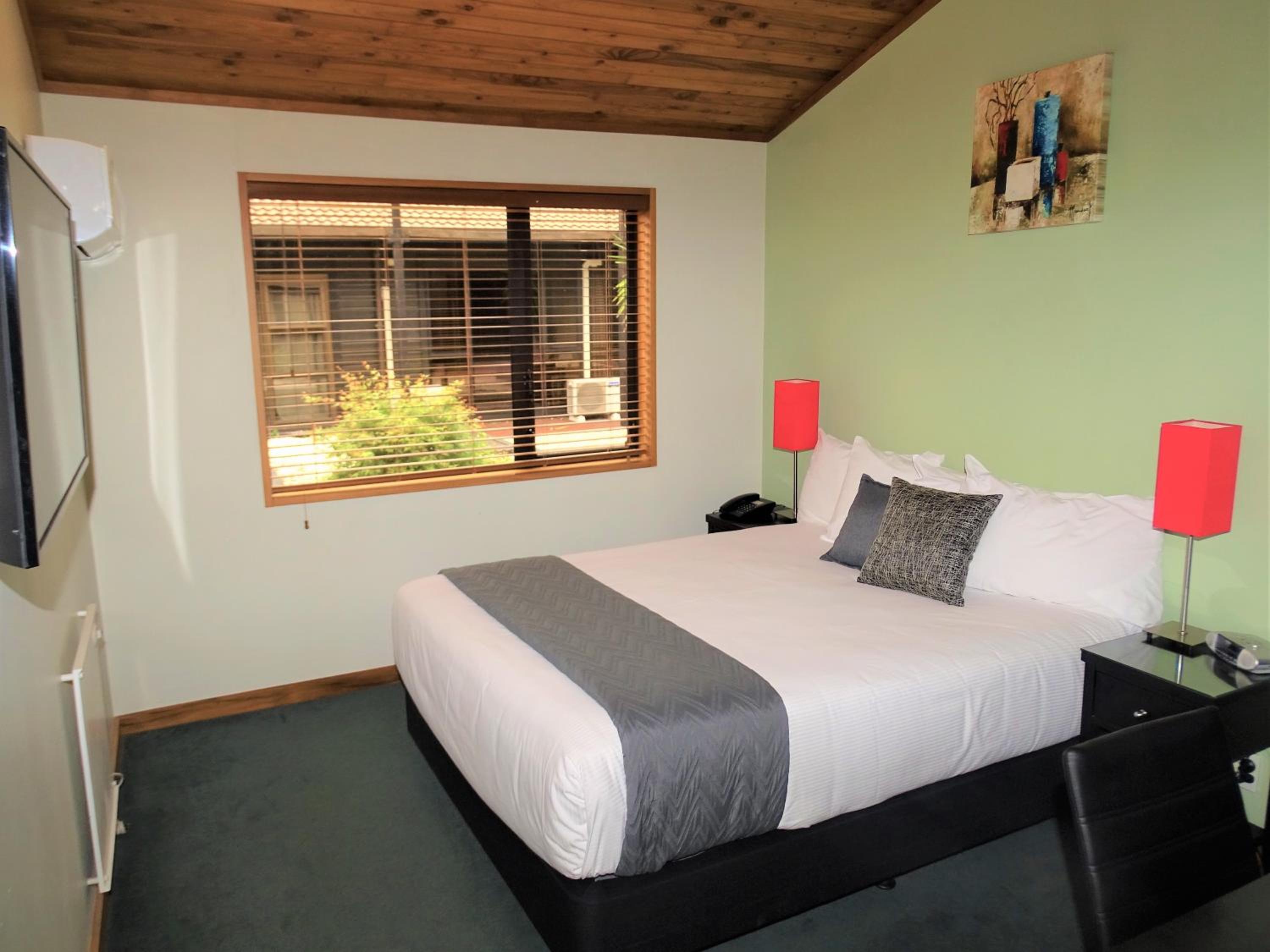 Standard Queen Room