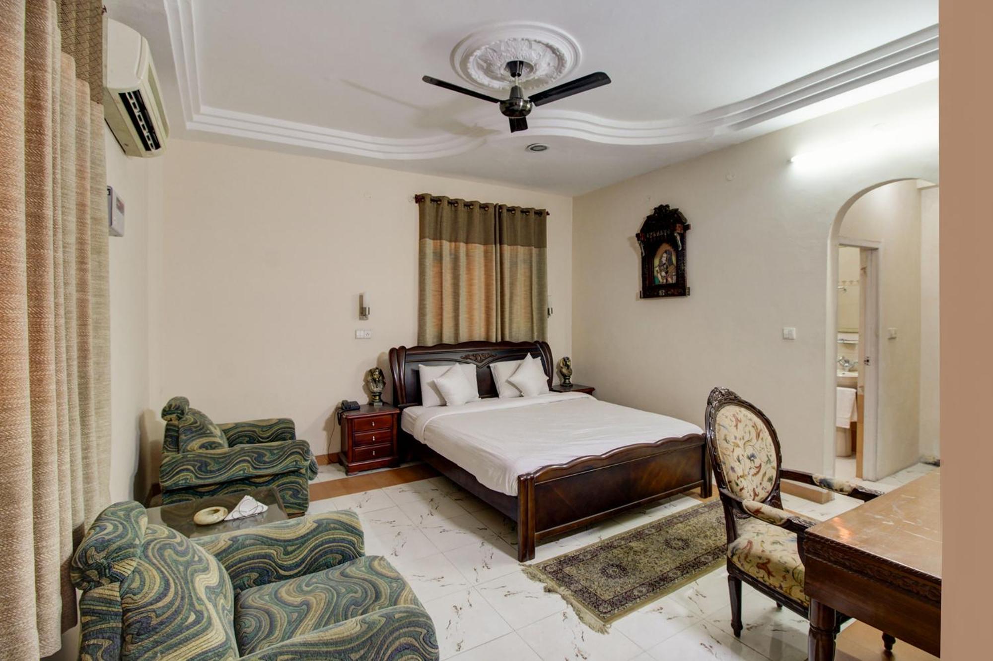Suite - Photo 1