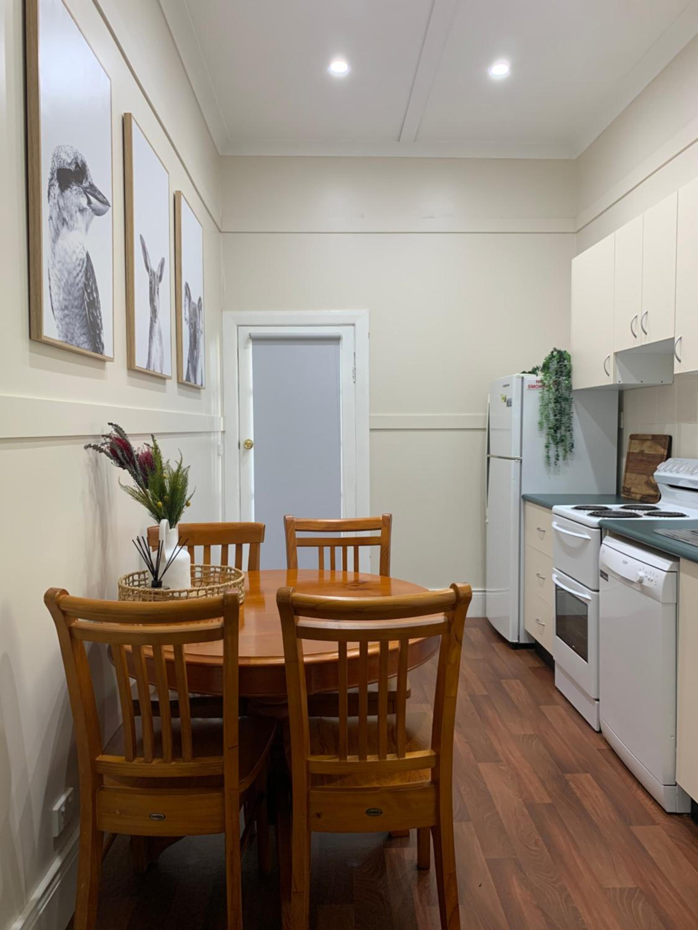 Apartment on Pine - Photo 3