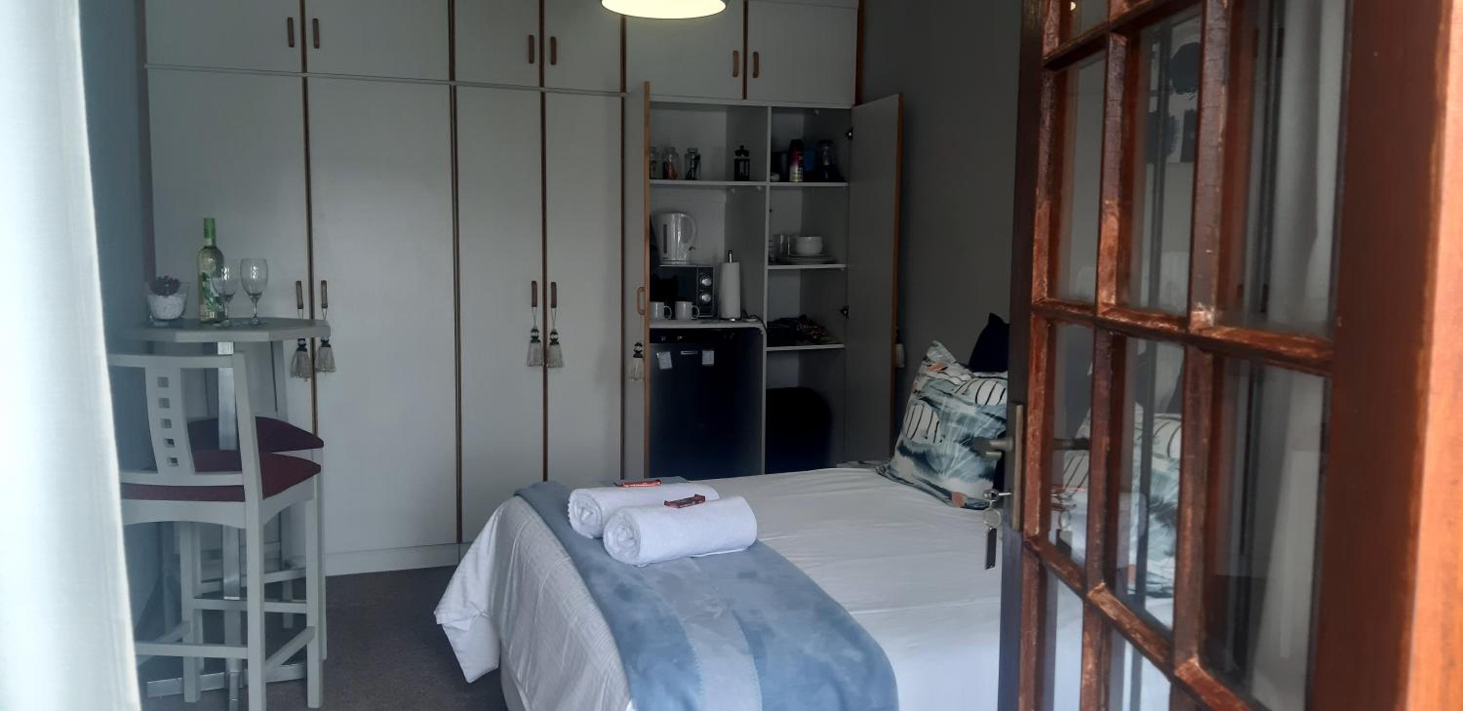 One-Bedroom Apartment photo 3
