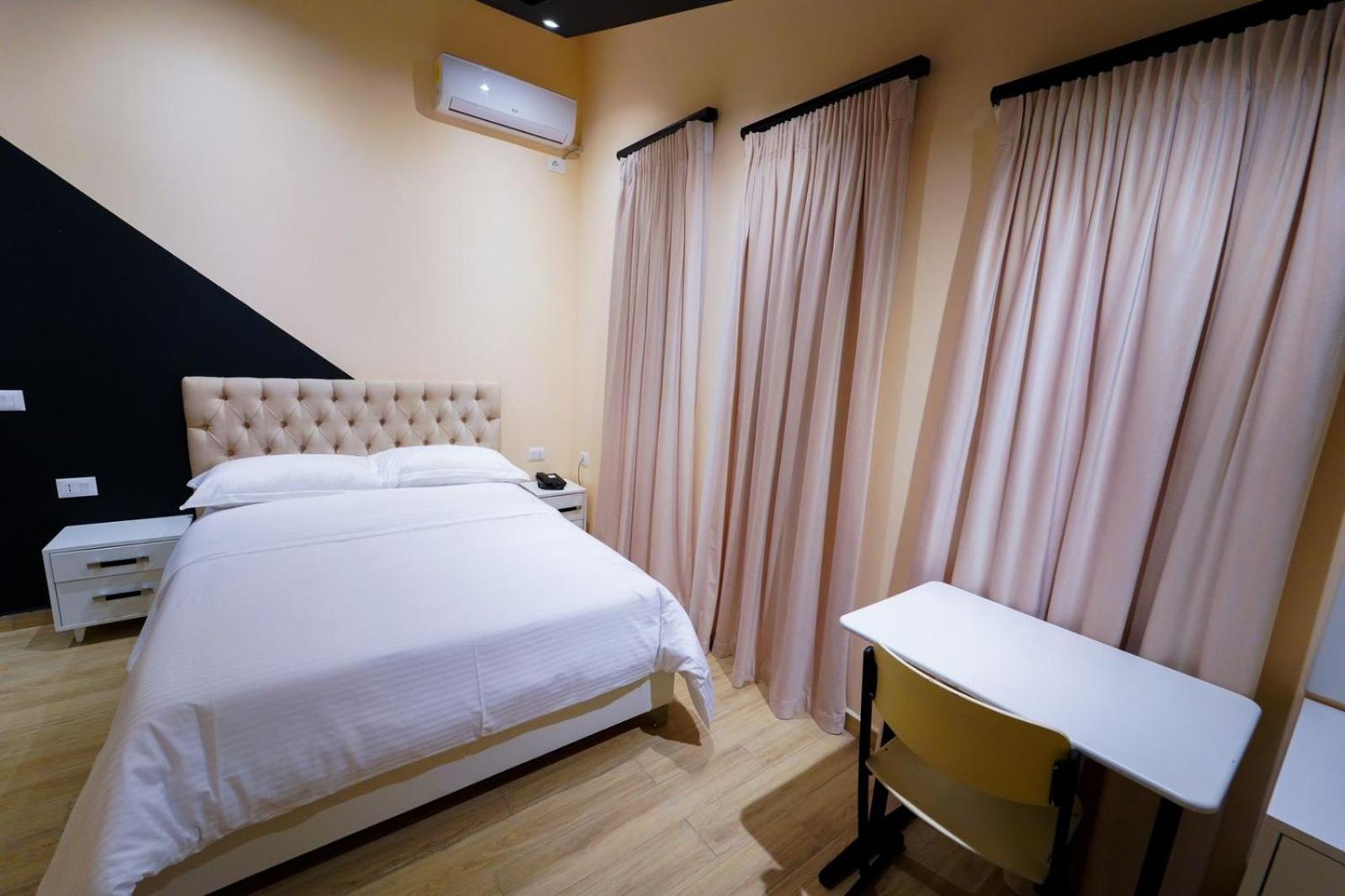 Deluxe Queen Room