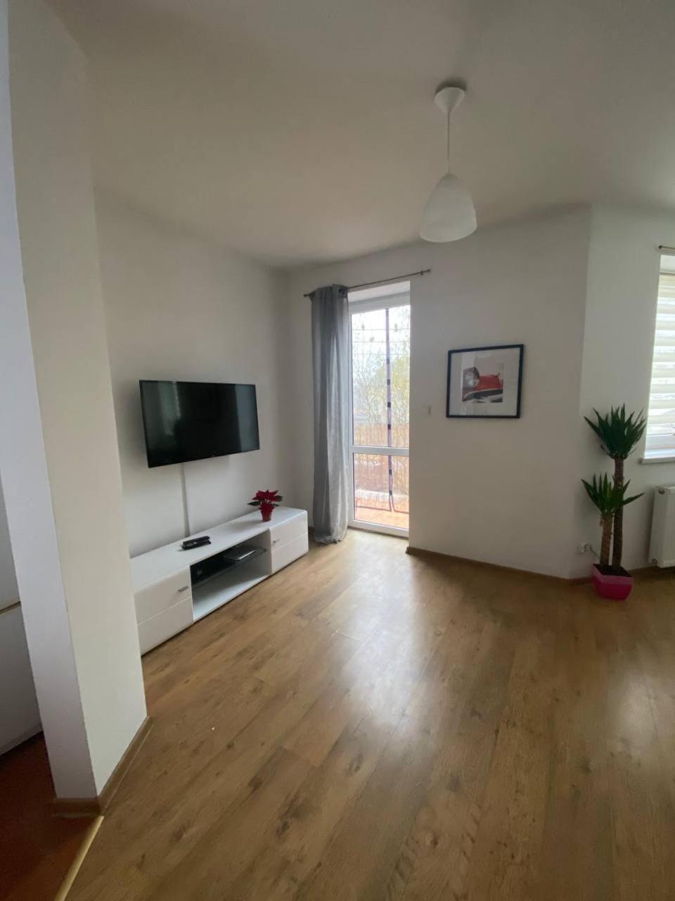 One-Bedroom Apartment - Photo 12