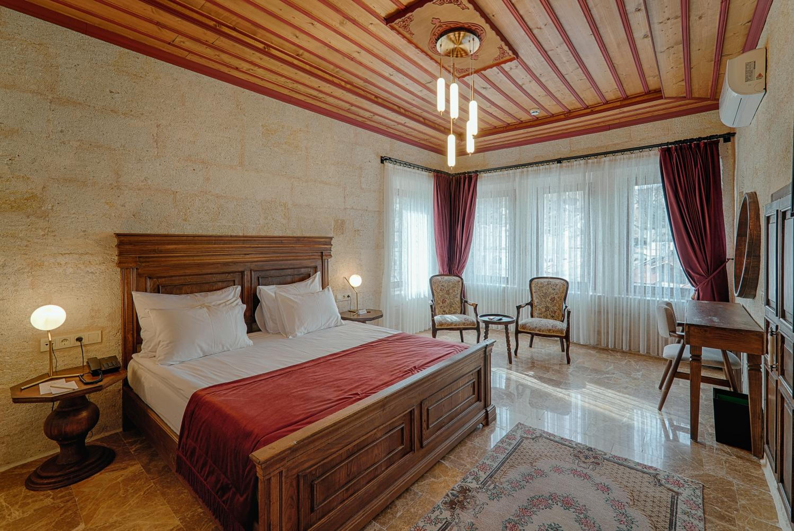 King Suite - Photo 6