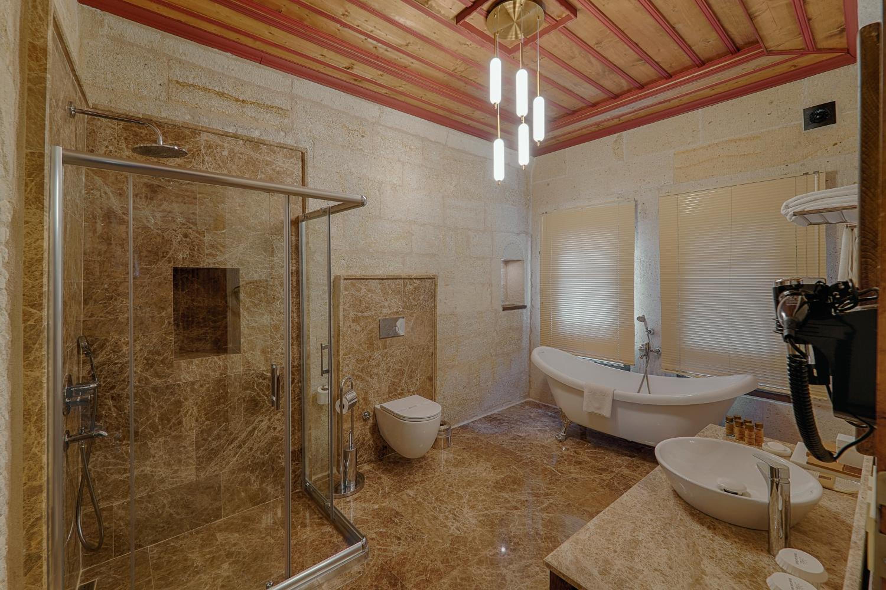 King Suite - Photo 7