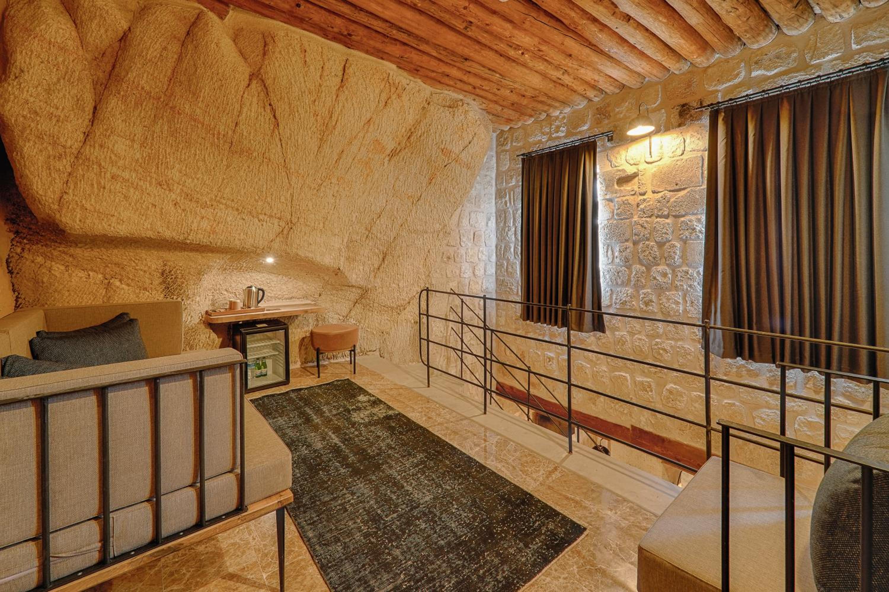 Queen Suite - Photo 8