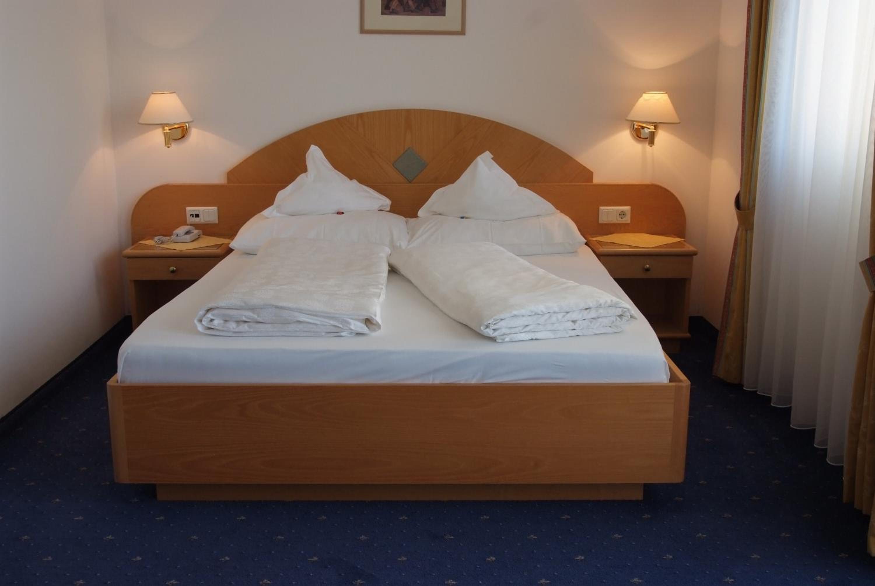 Classic Double Room With Balcony with Partial Lake View