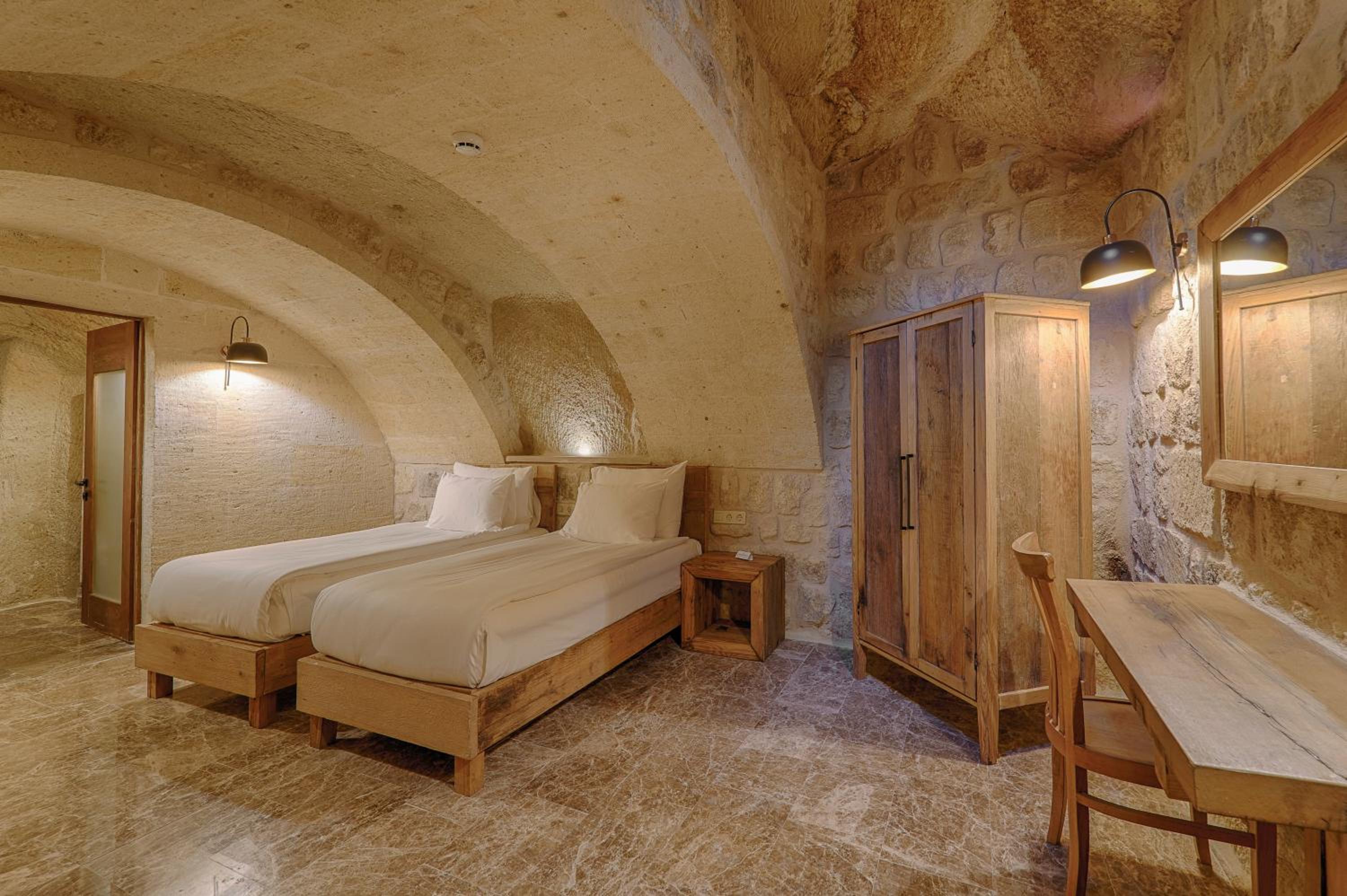 Queen Suite - Photo 2