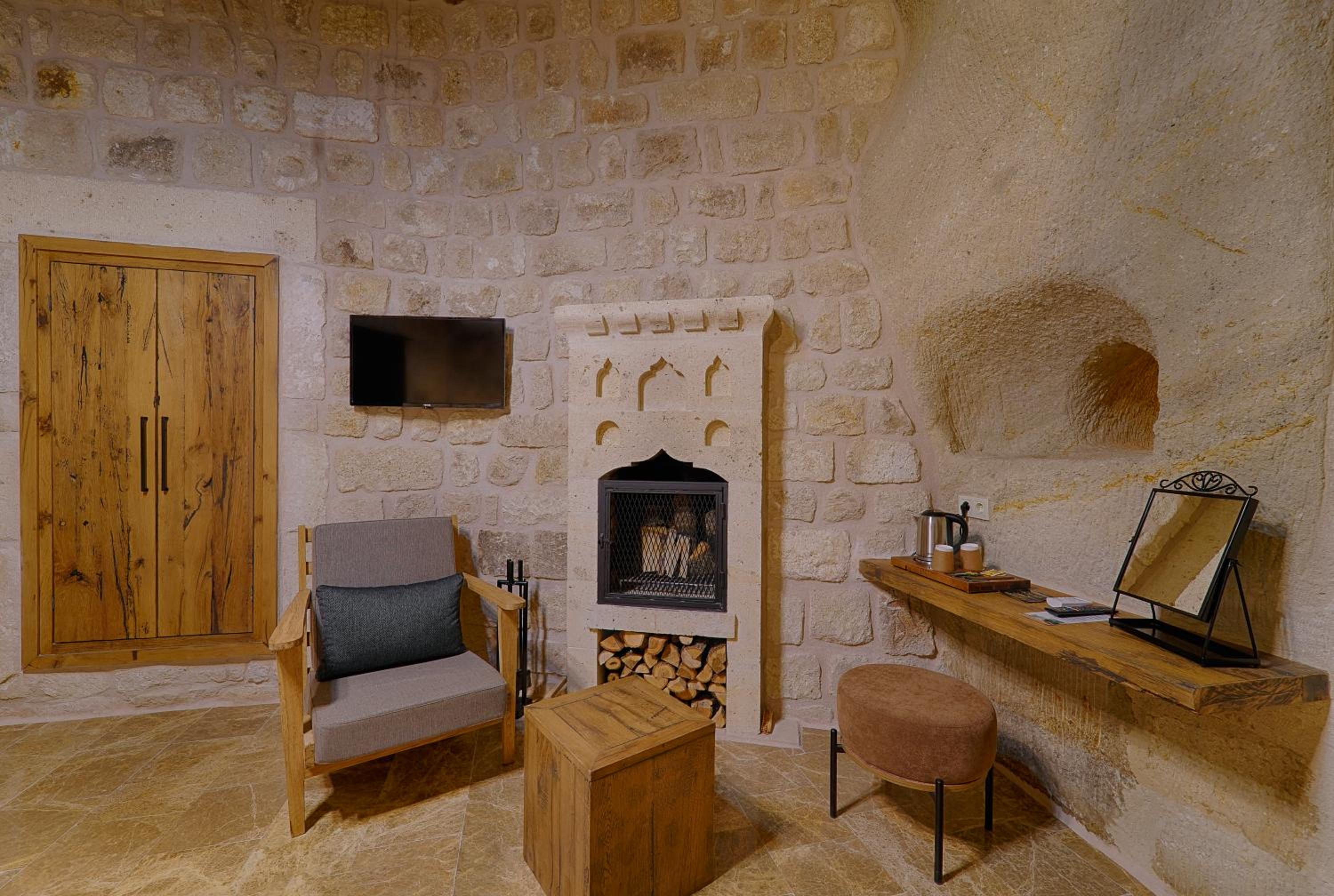 Deluxe Room - Photo 13