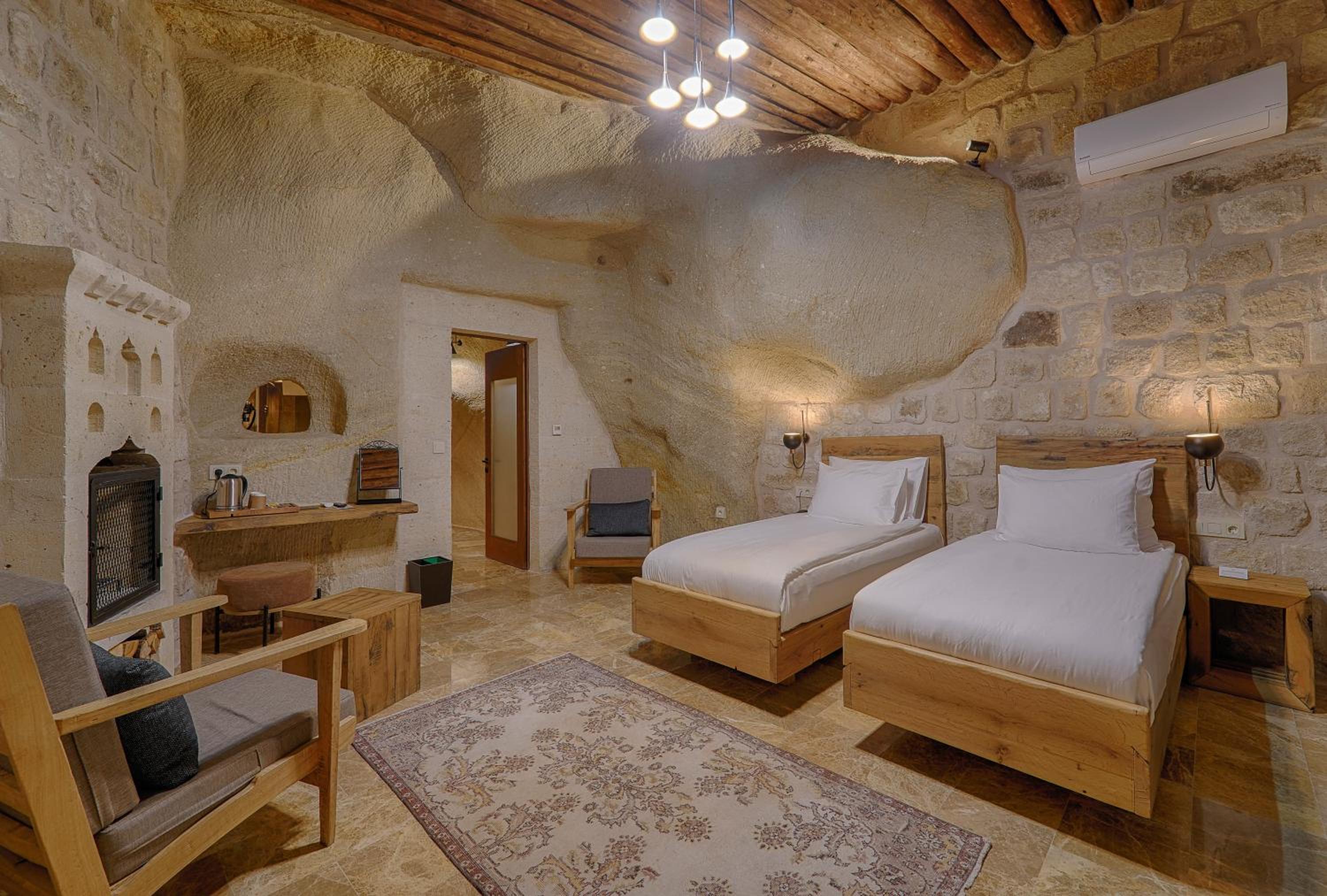 Deluxe Room - Photo 14
