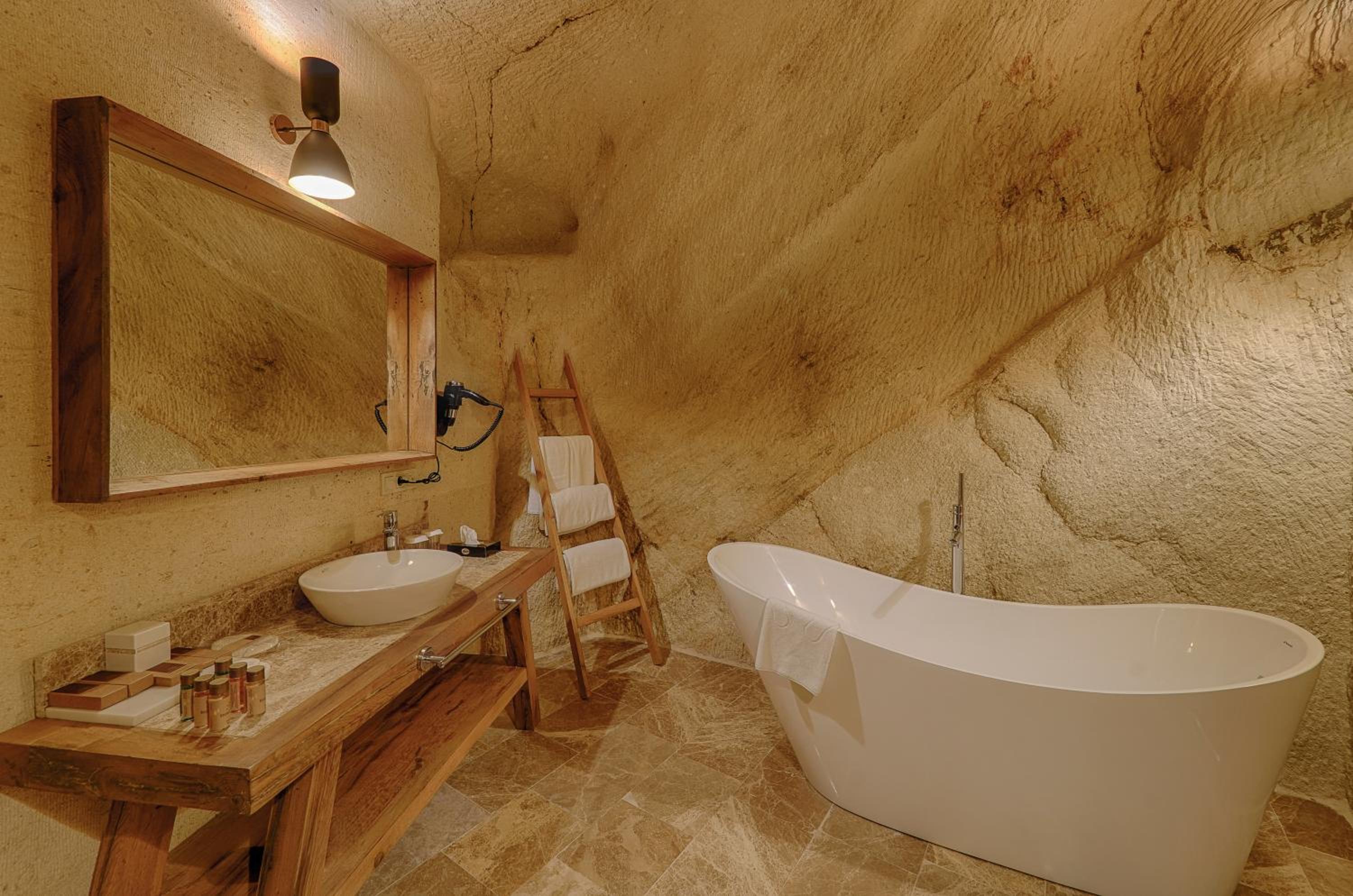 Deluxe Room - Photo 11