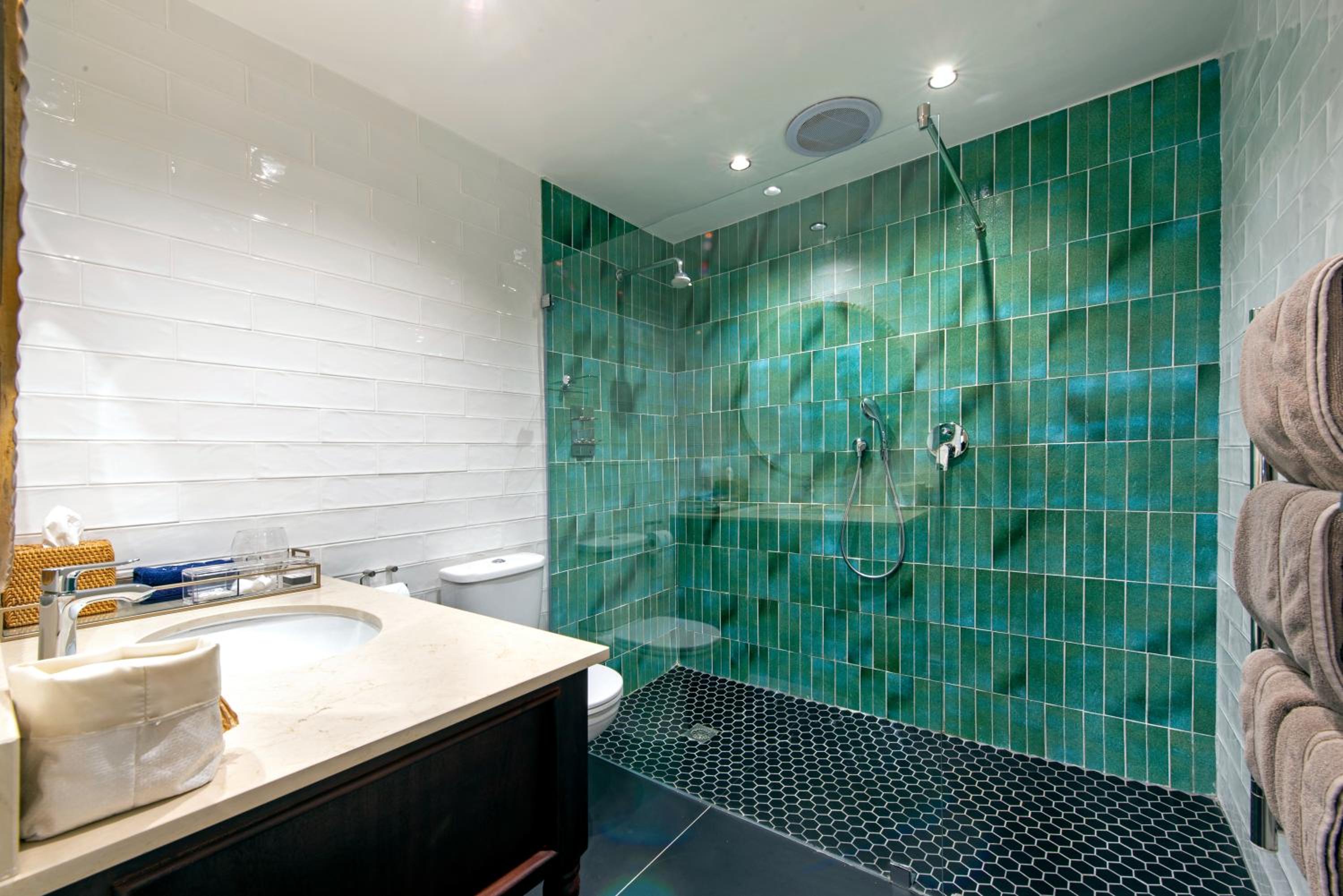 Deluxe Double or Twin Room - Photo 5