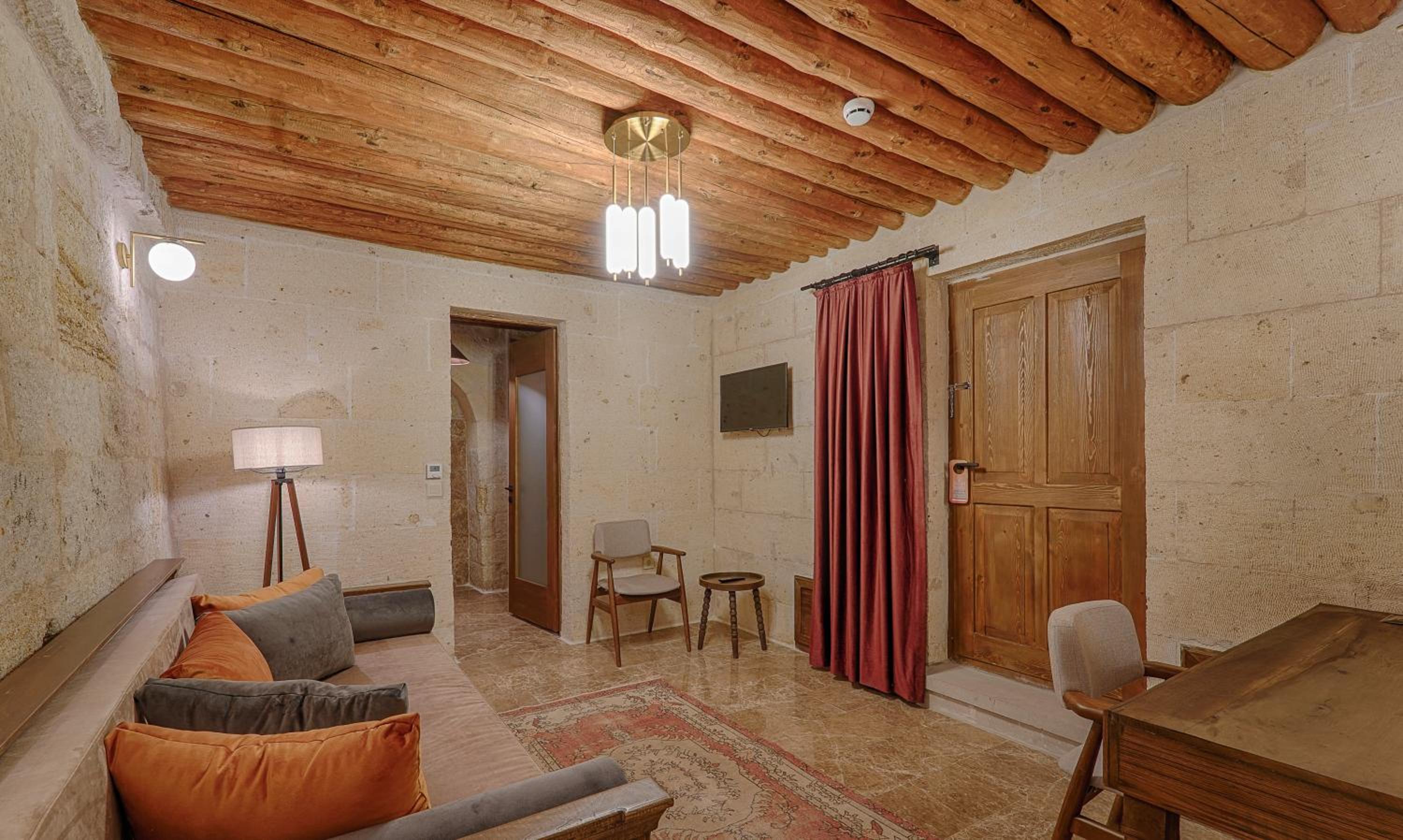 Deluxe Room - Photo 10