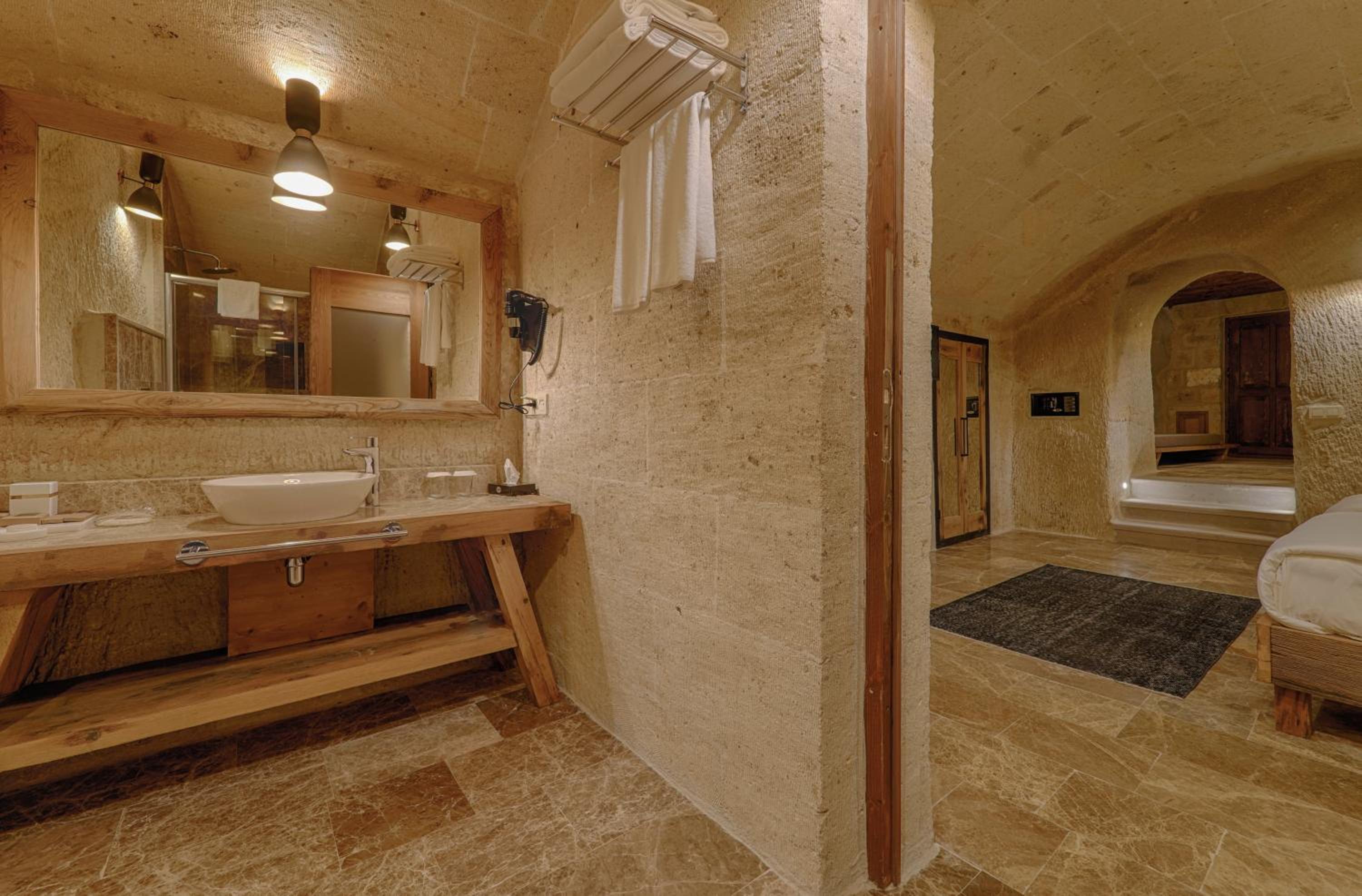 Deluxe Room - Photo 8