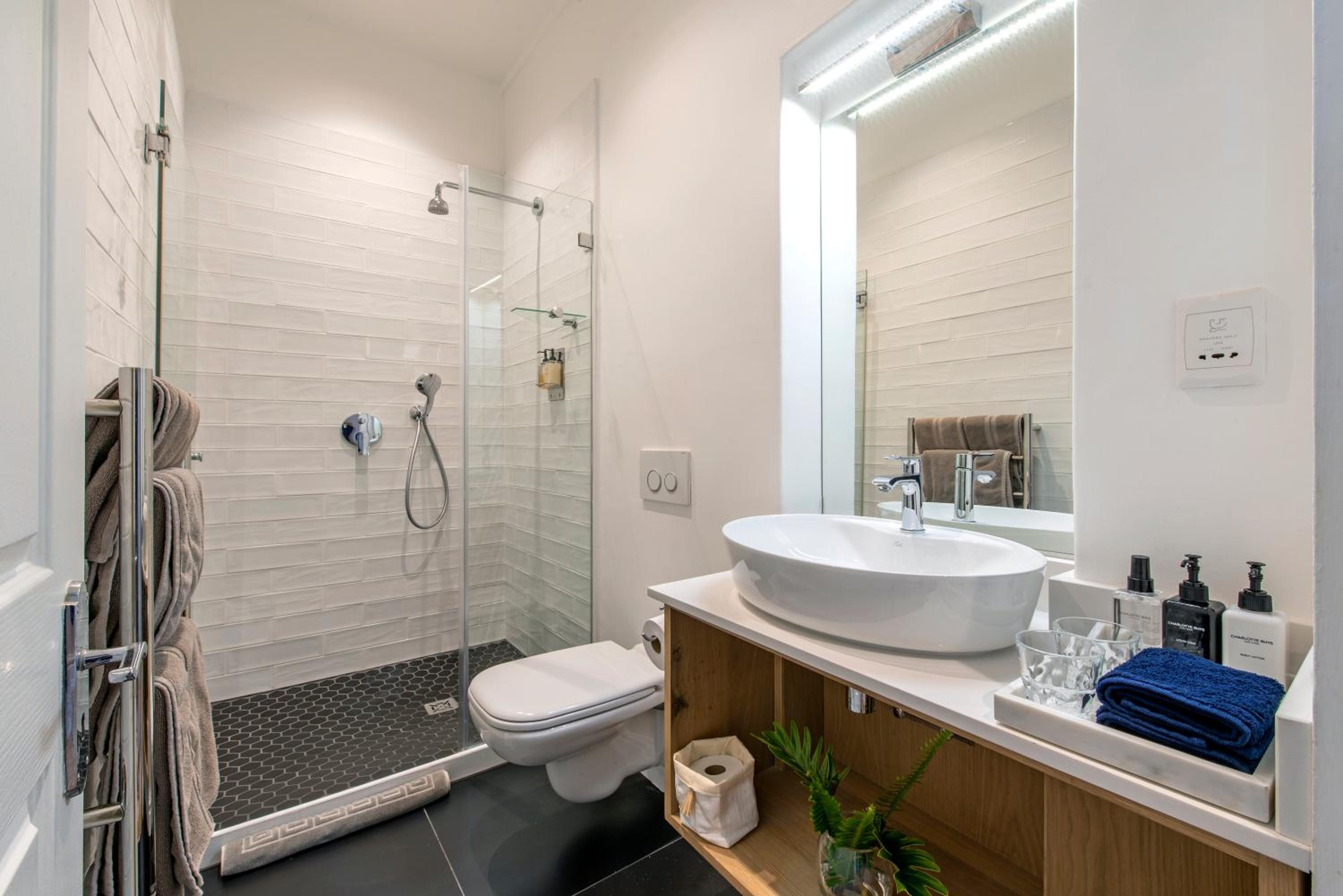 Standard Double or Twin Room - Photo 2