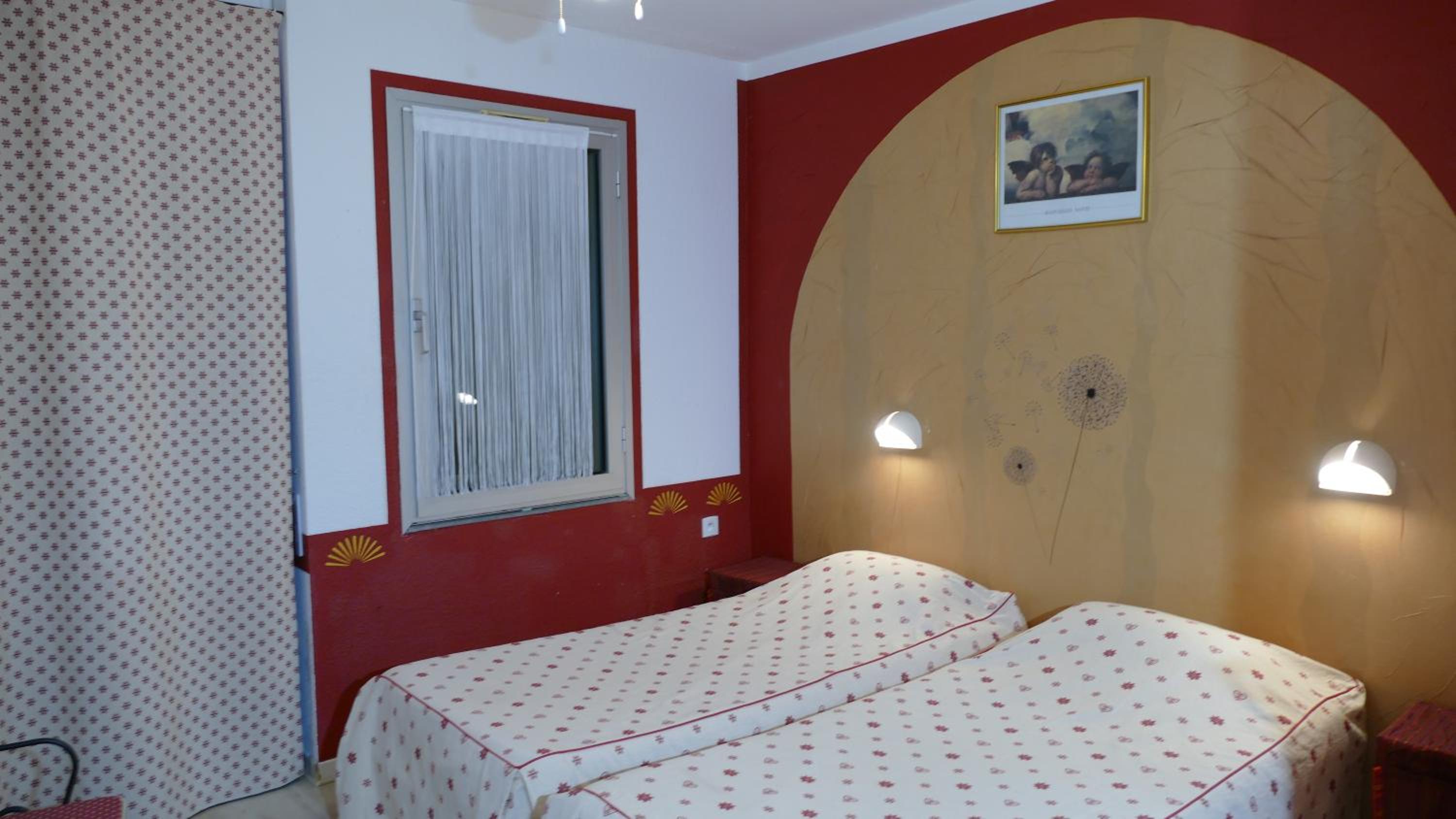 Economy Twin Room - Parking Side