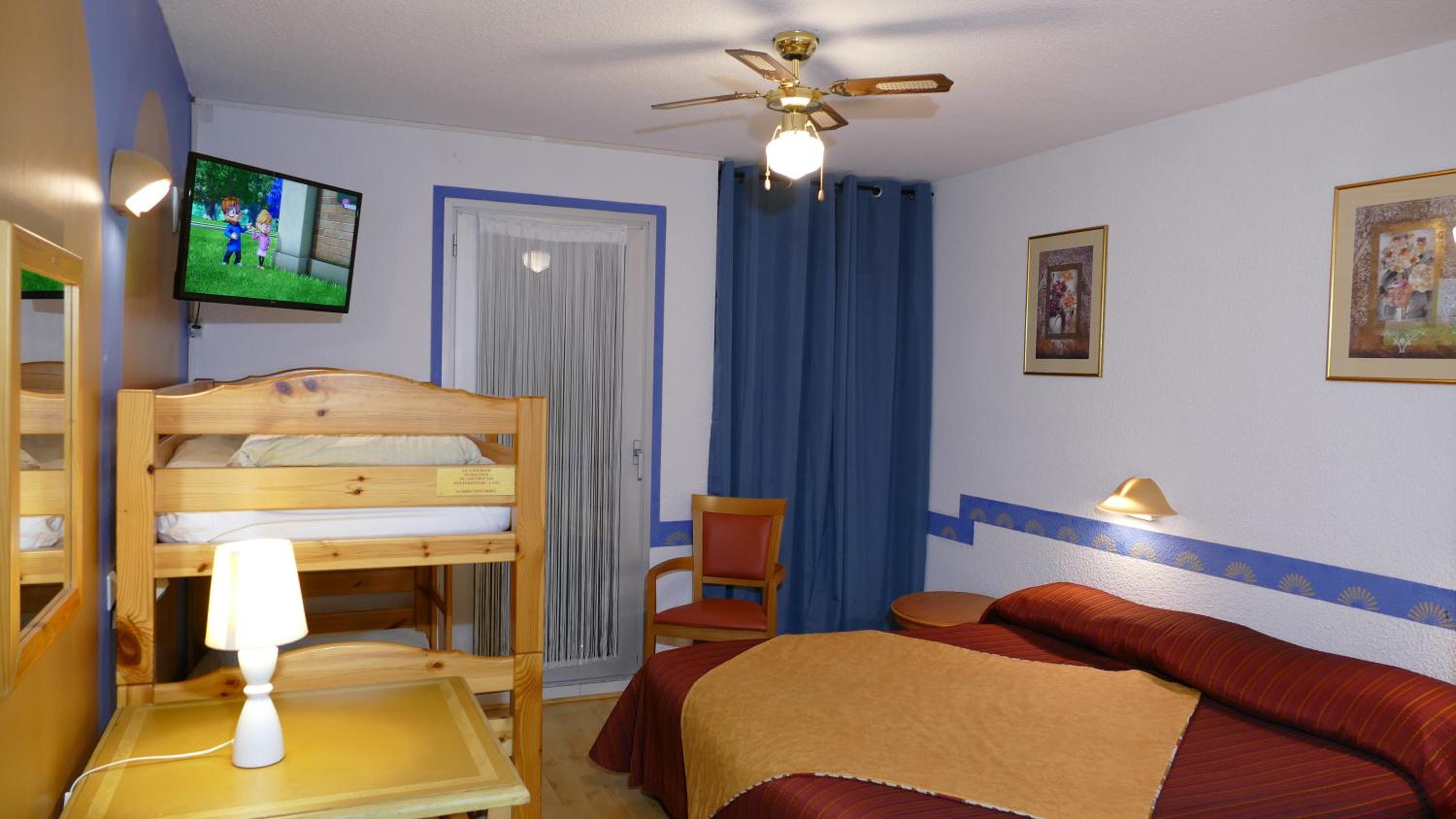 Family Room With Bunk Bed - Lake Side photo 2