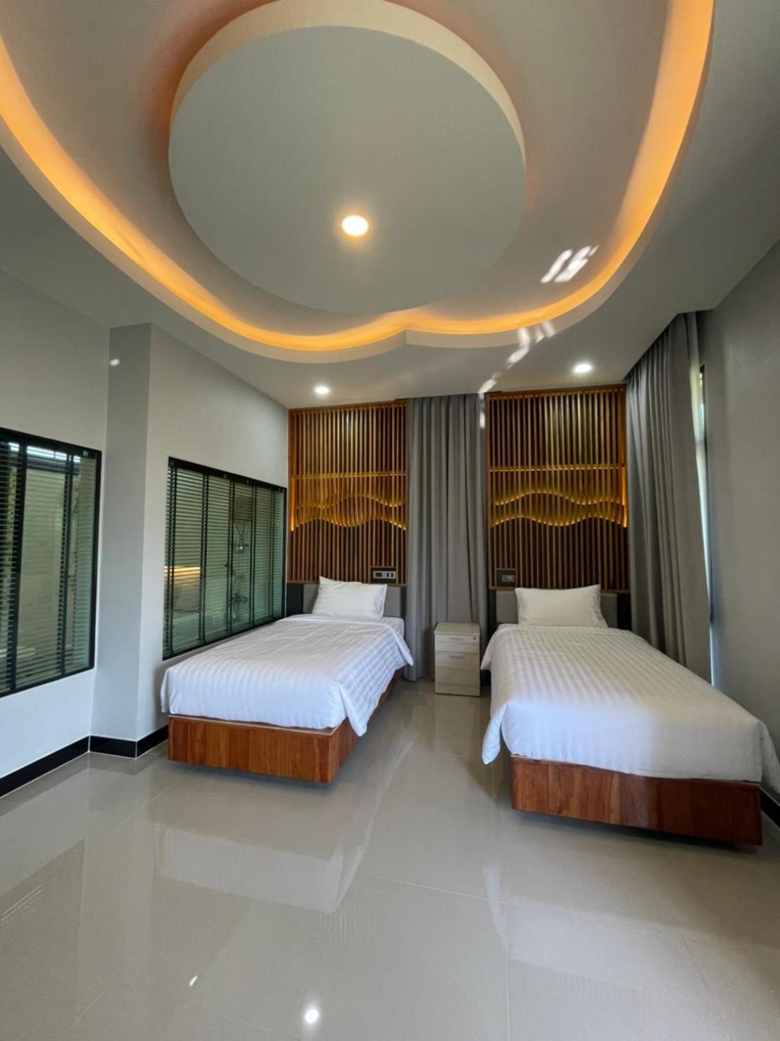 Deluxe Twin Room with Bathtub - Photo 15