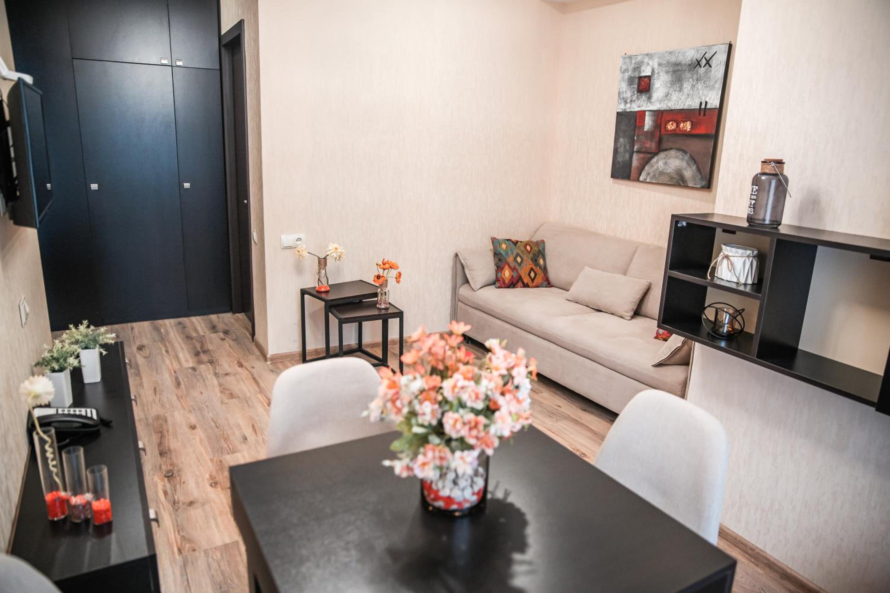 Suite with Balcony - Photo 4
