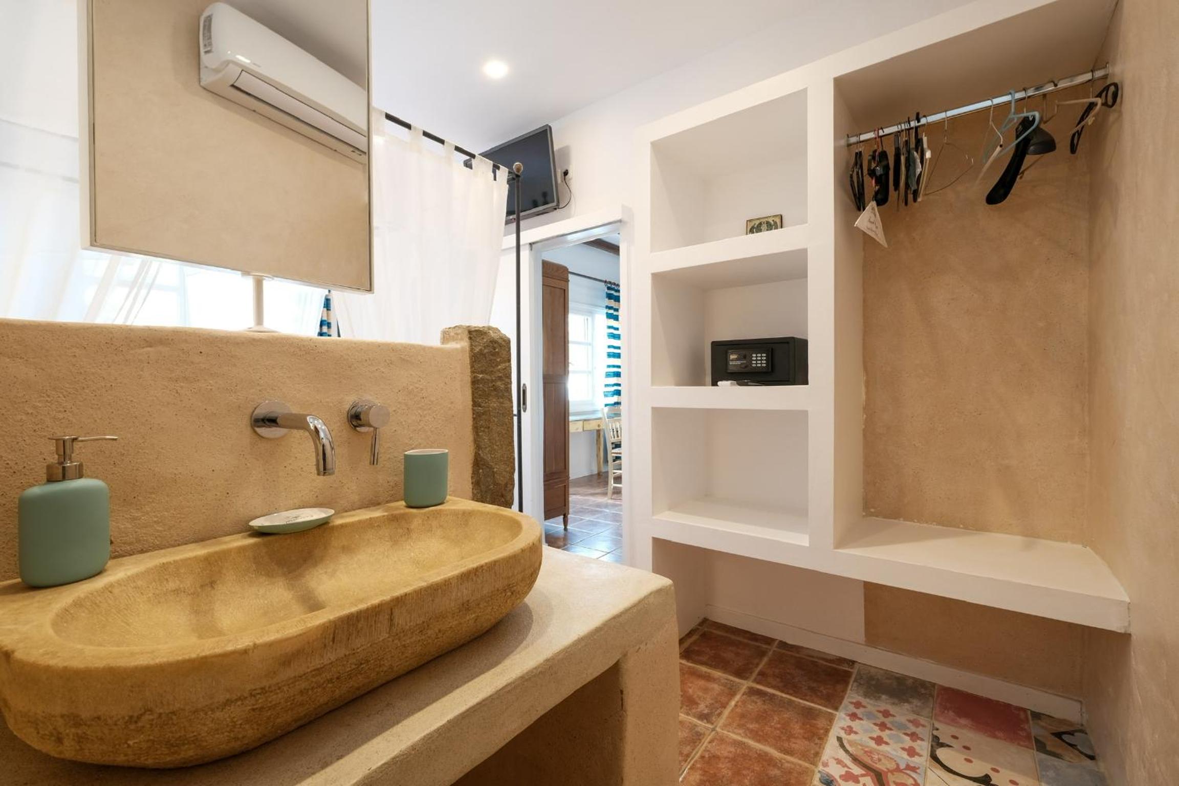 Two-Bedroom Suite - Photo 19