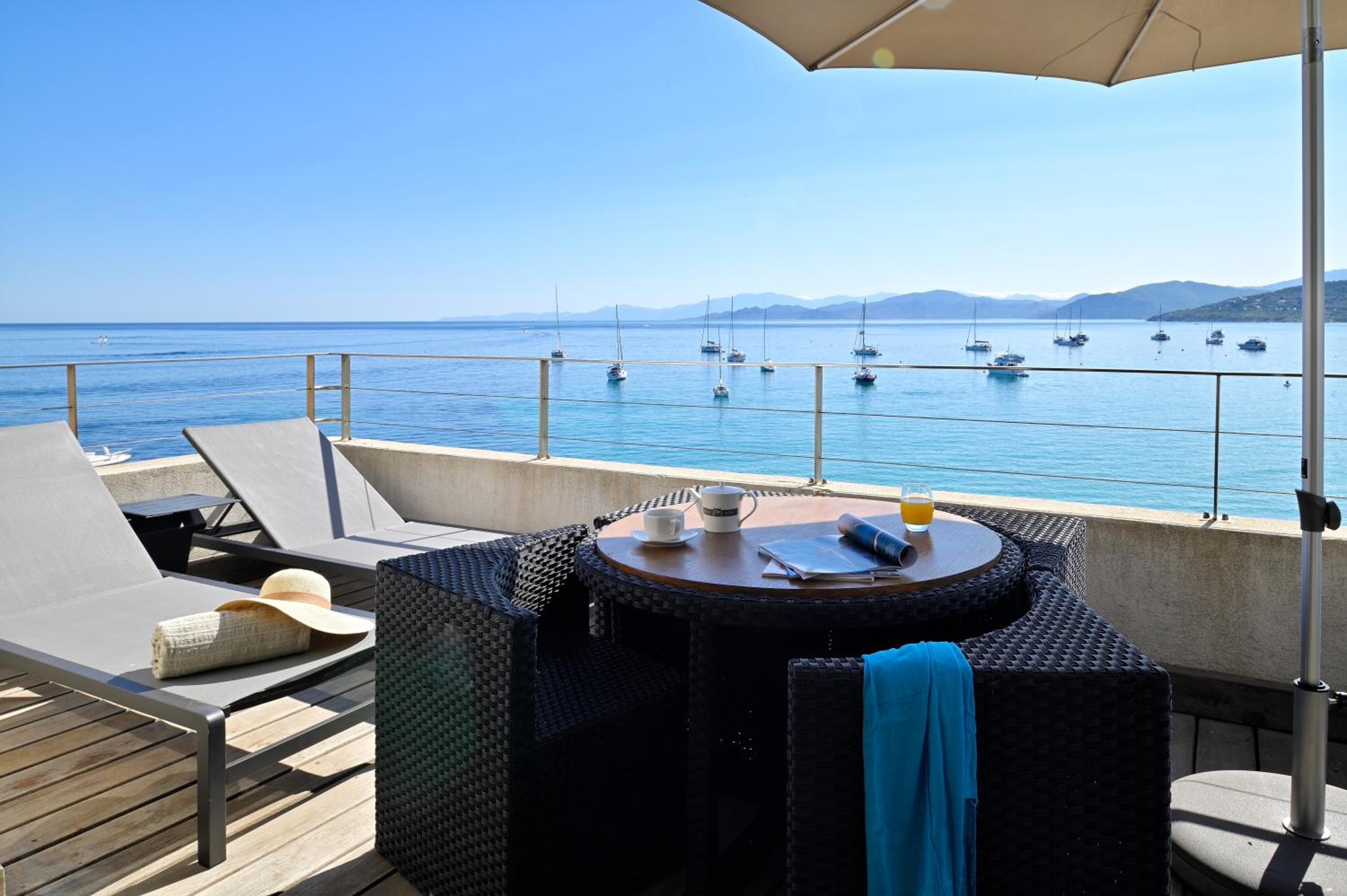 Panoramic sea view suite with jacuzzi - Photo 5
