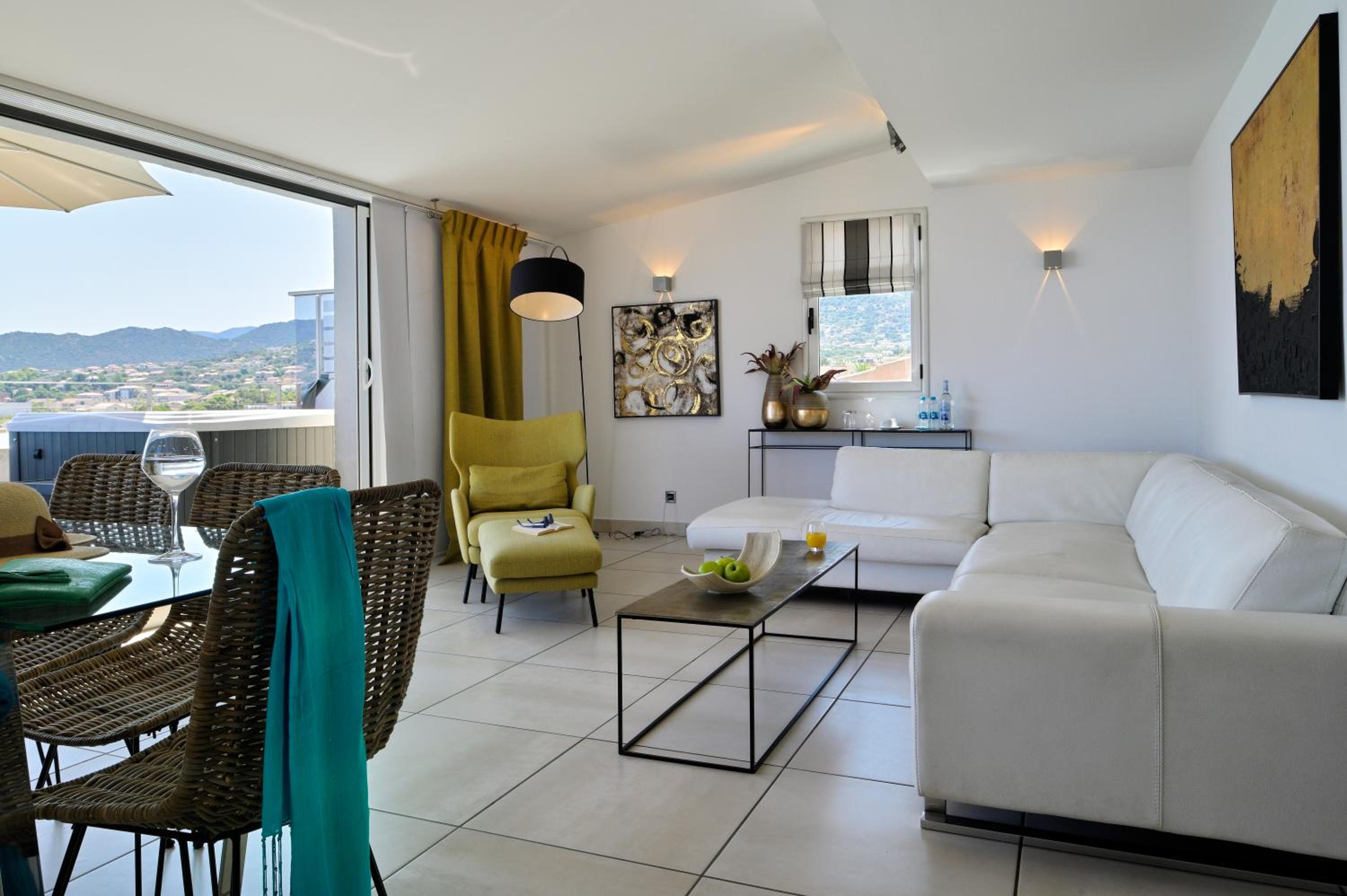 Panoramic sea view suite with jacuzzi - Photo 8