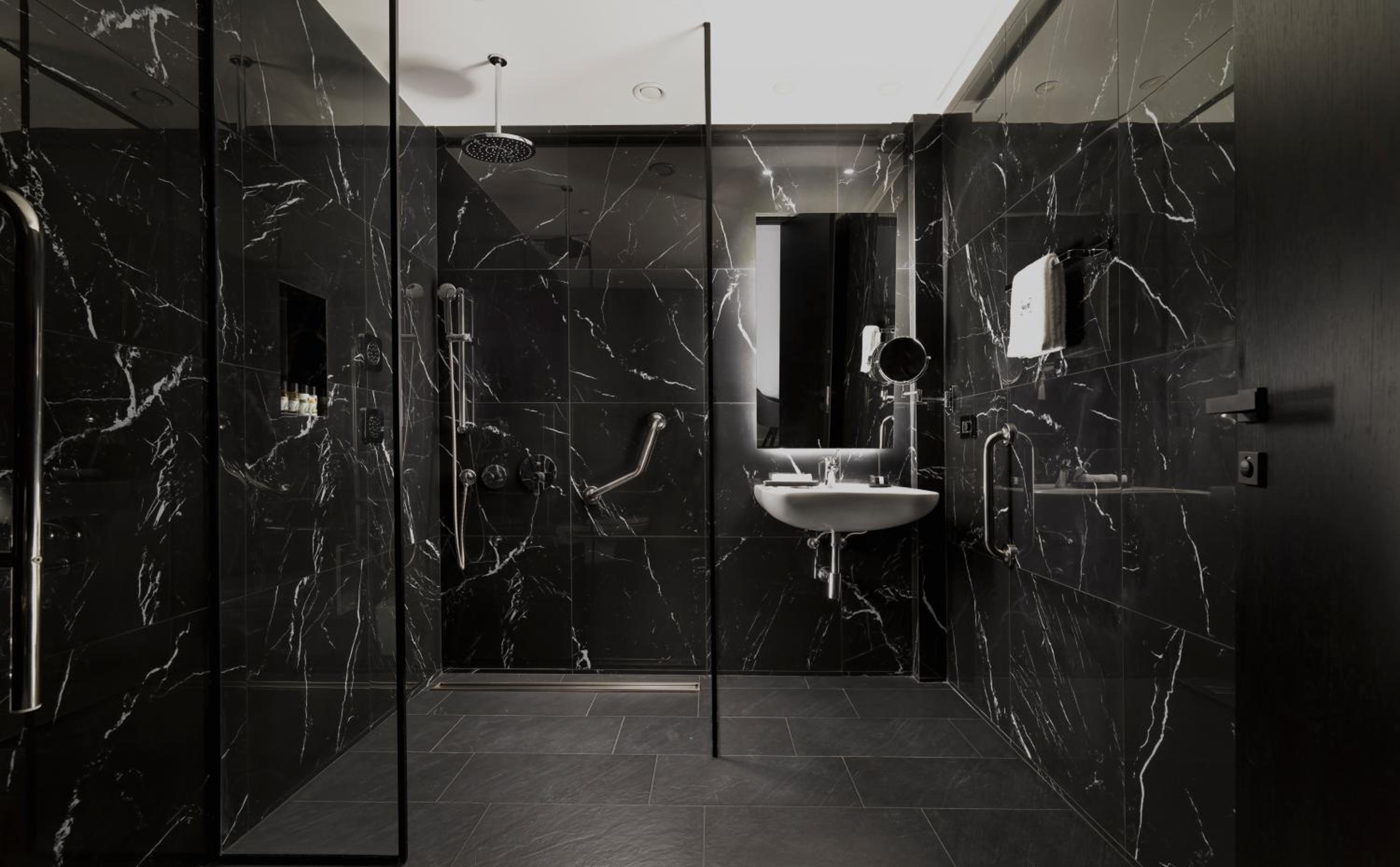 Executive Suite - Photo 7