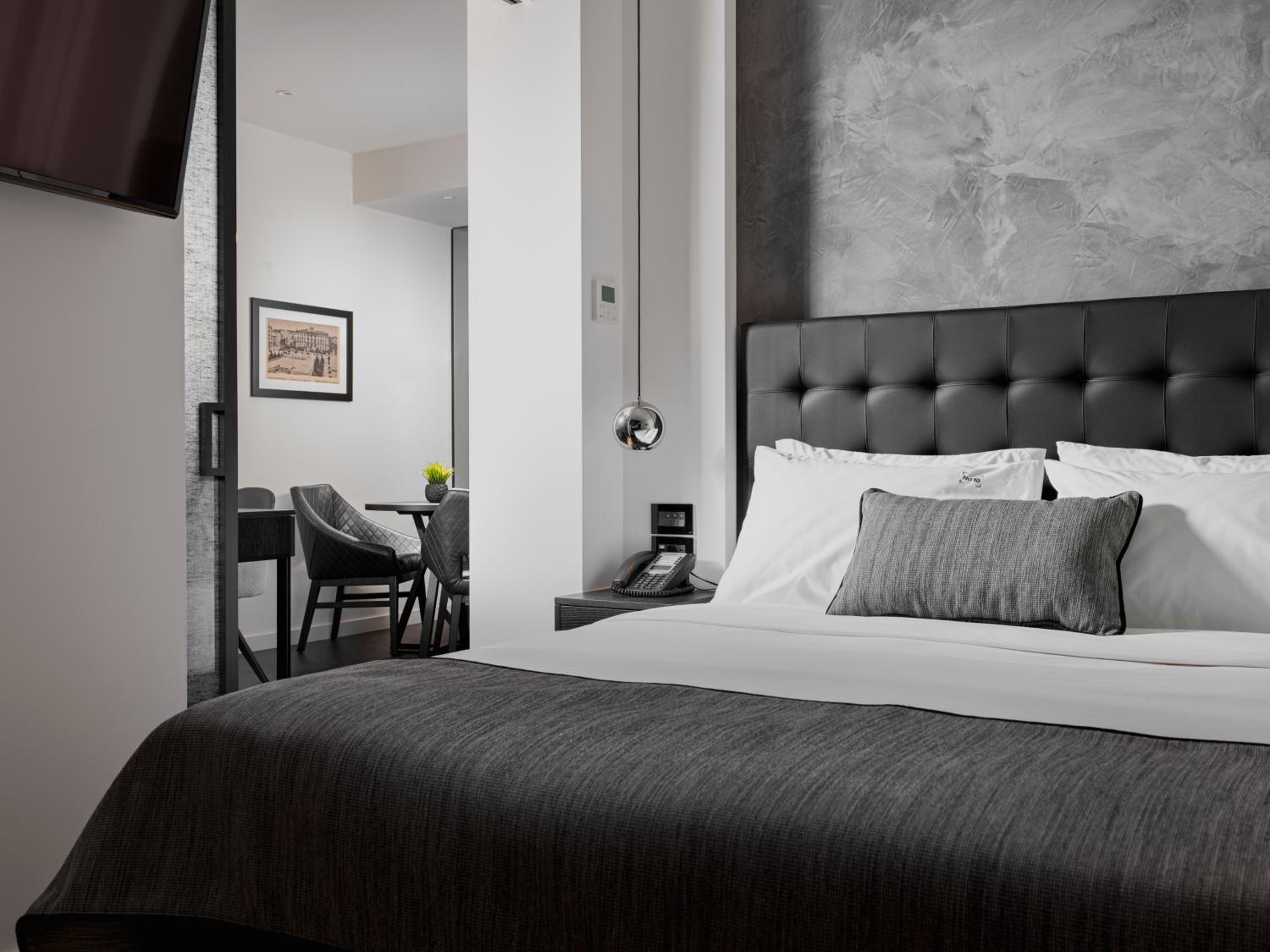 Executive Suite - Photo 9