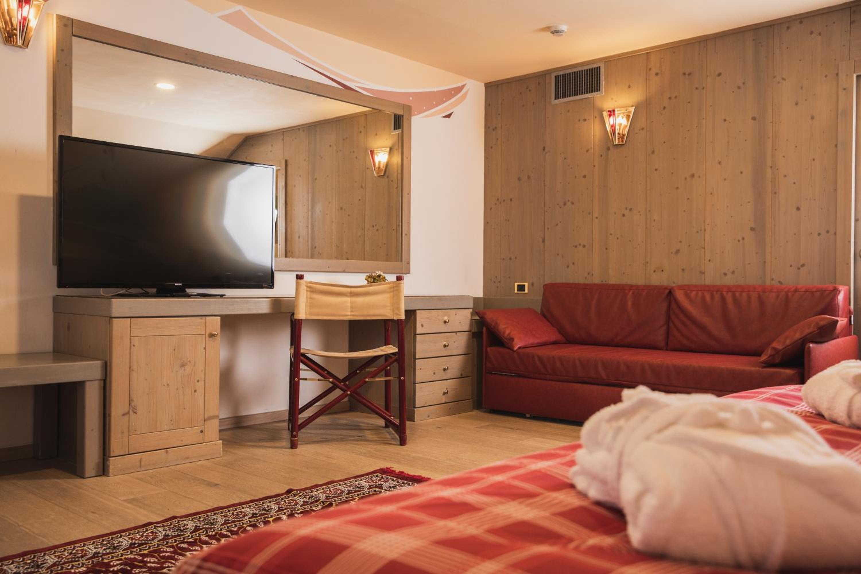 Deluxe Room - Photo 1