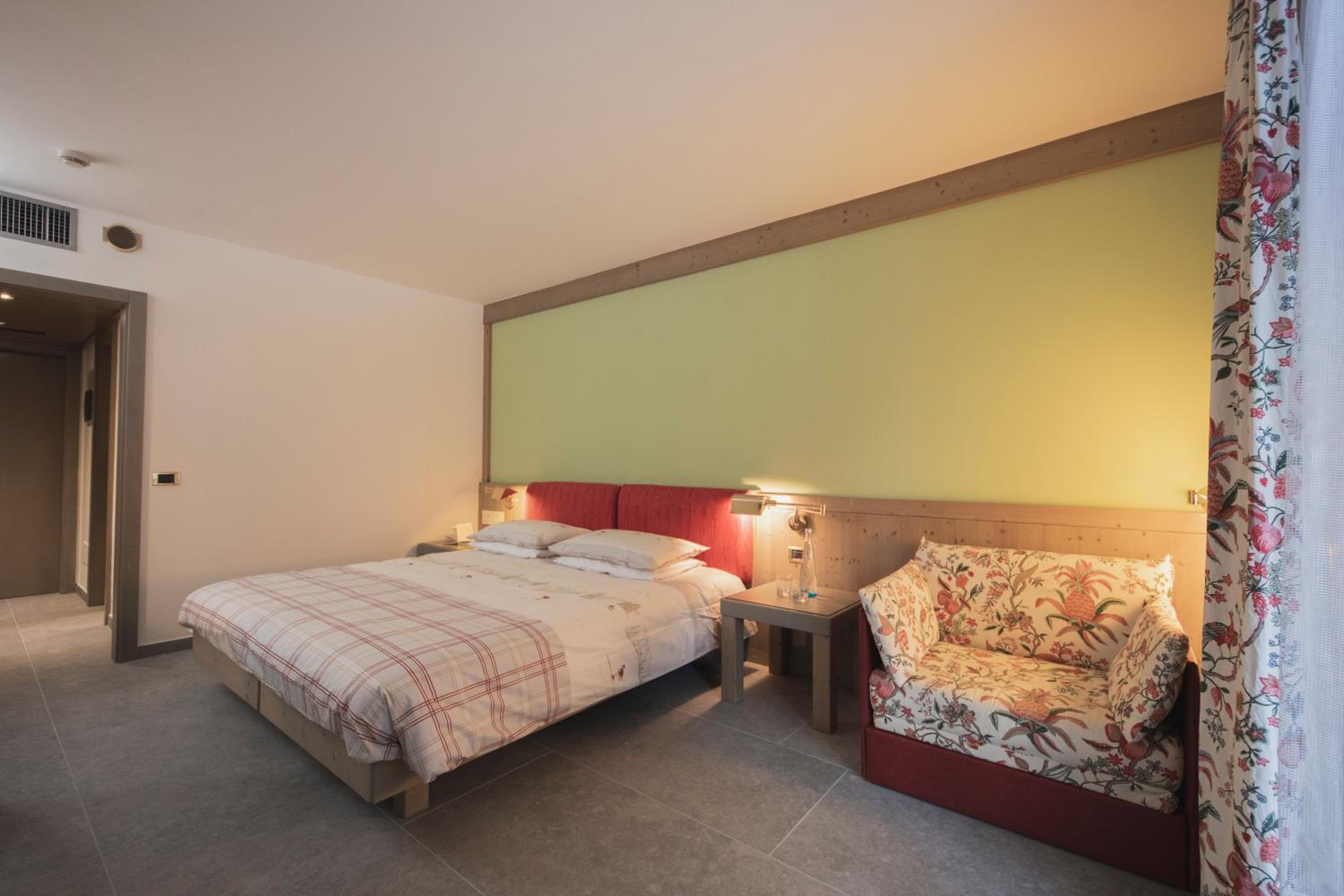 Deluxe Room - Photo 9