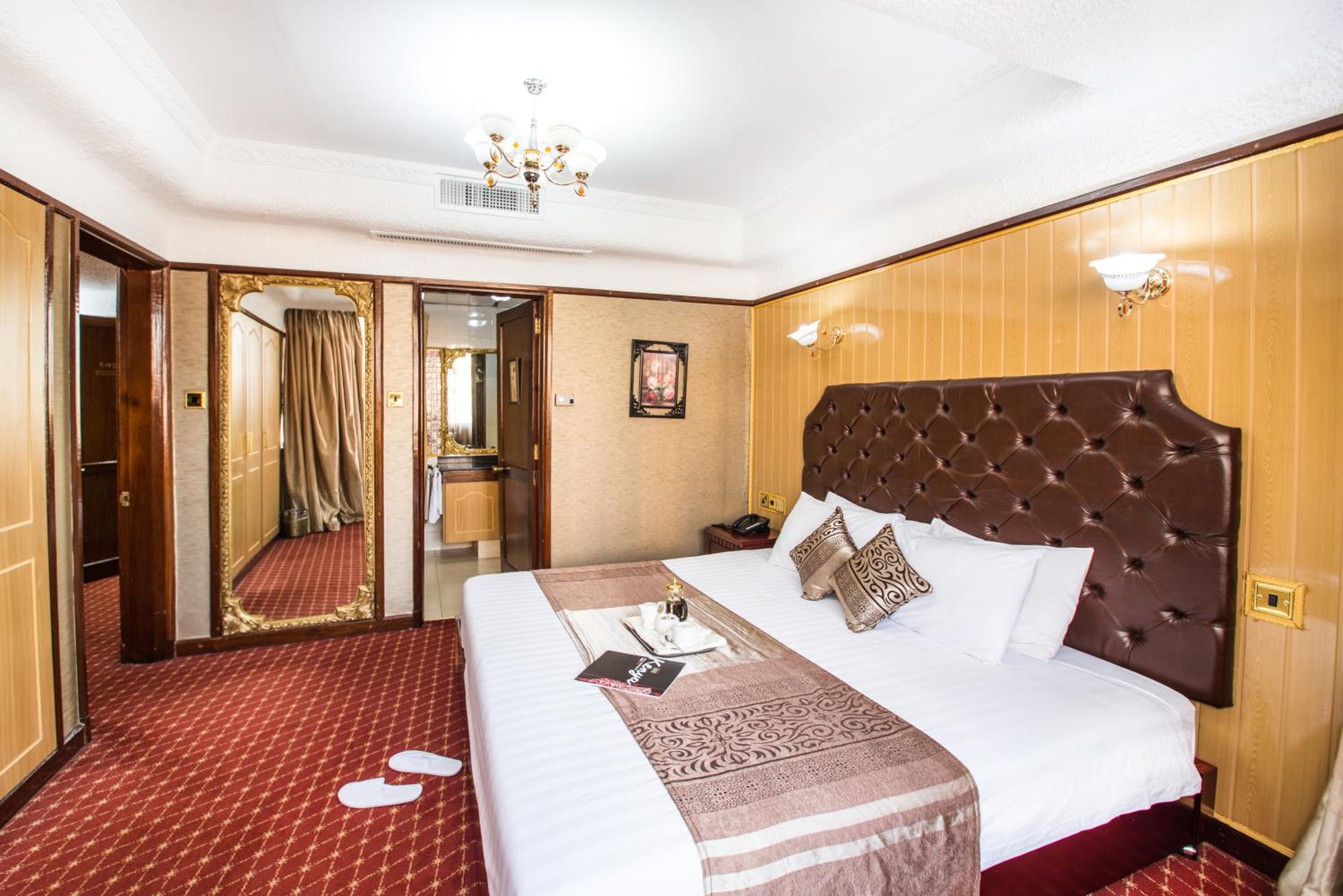 Panoramic Suite - Photo 16