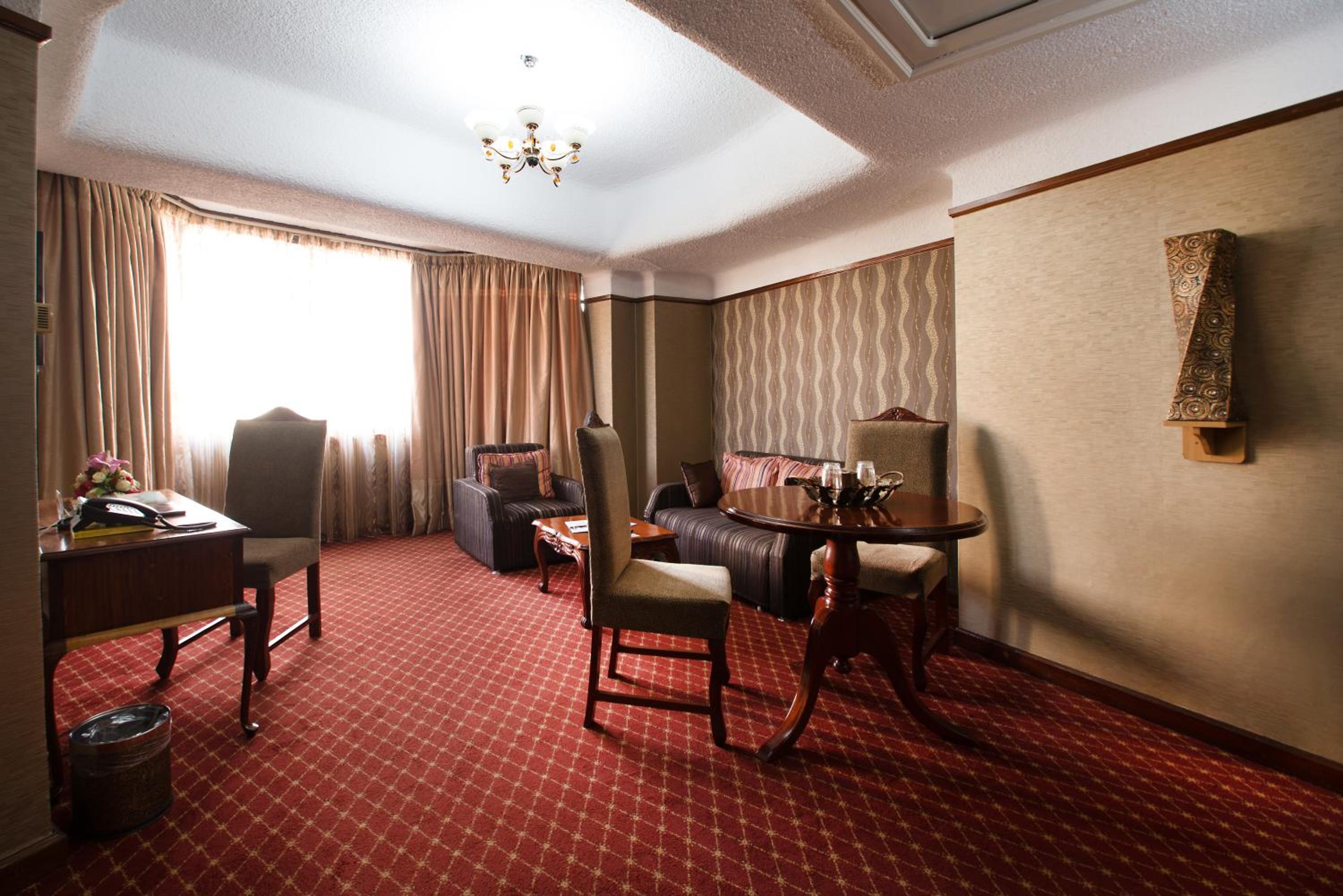 Panoramic Suite - Photo 15