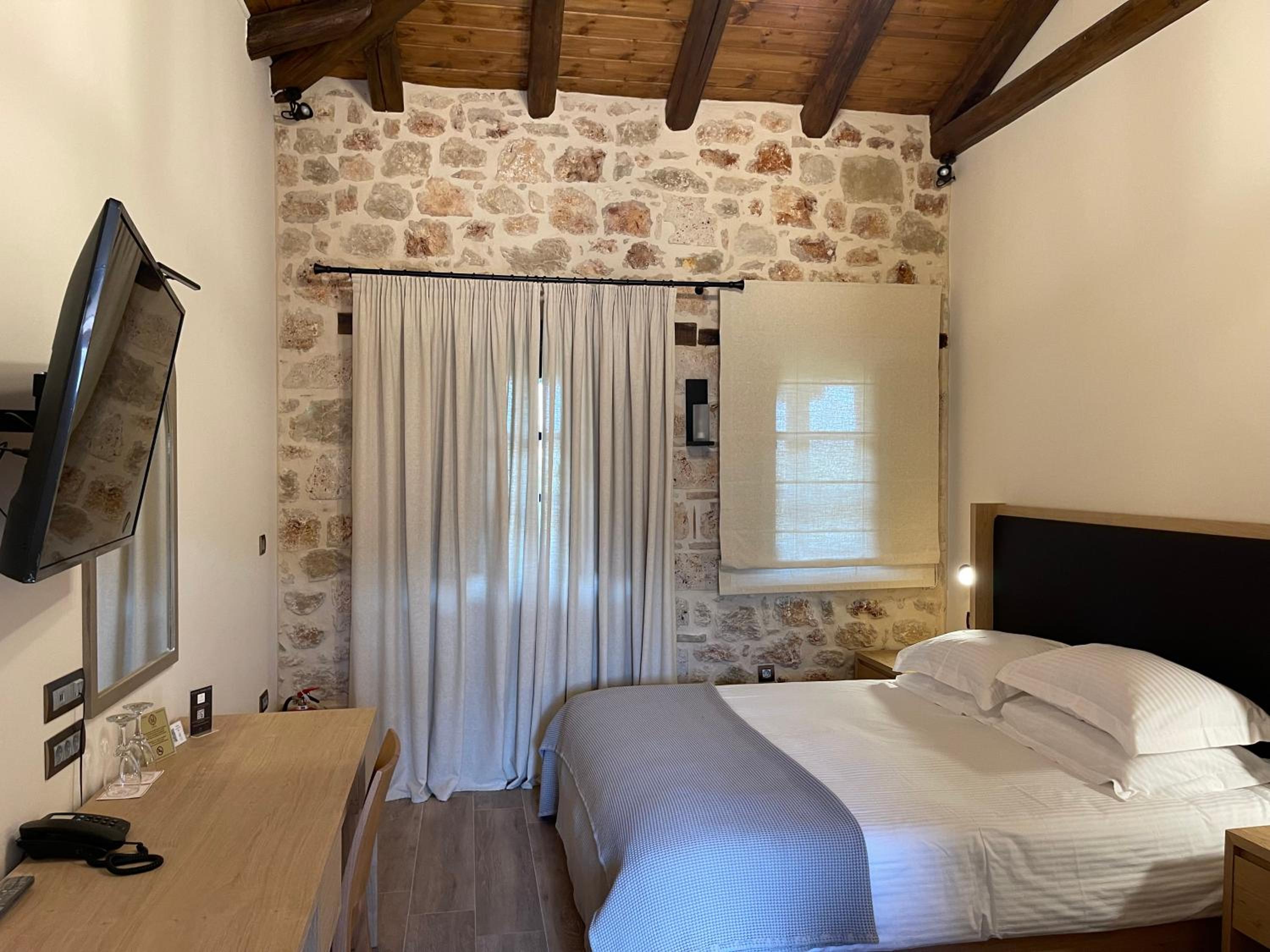 Standard Double Room - Photo 7