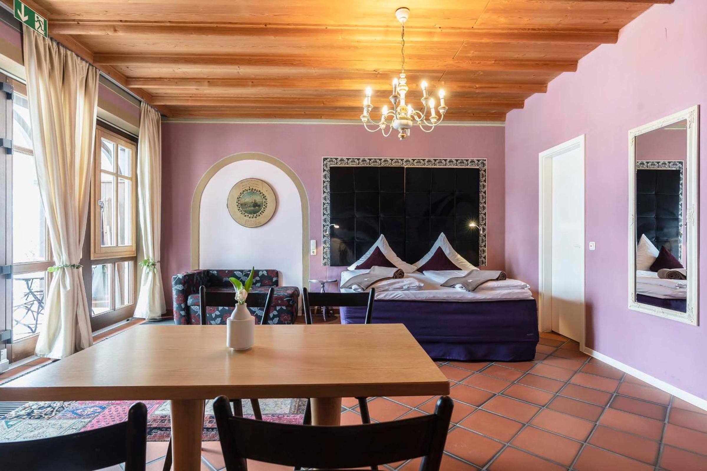 Five bed Room with two Bedrooms - Photo 16