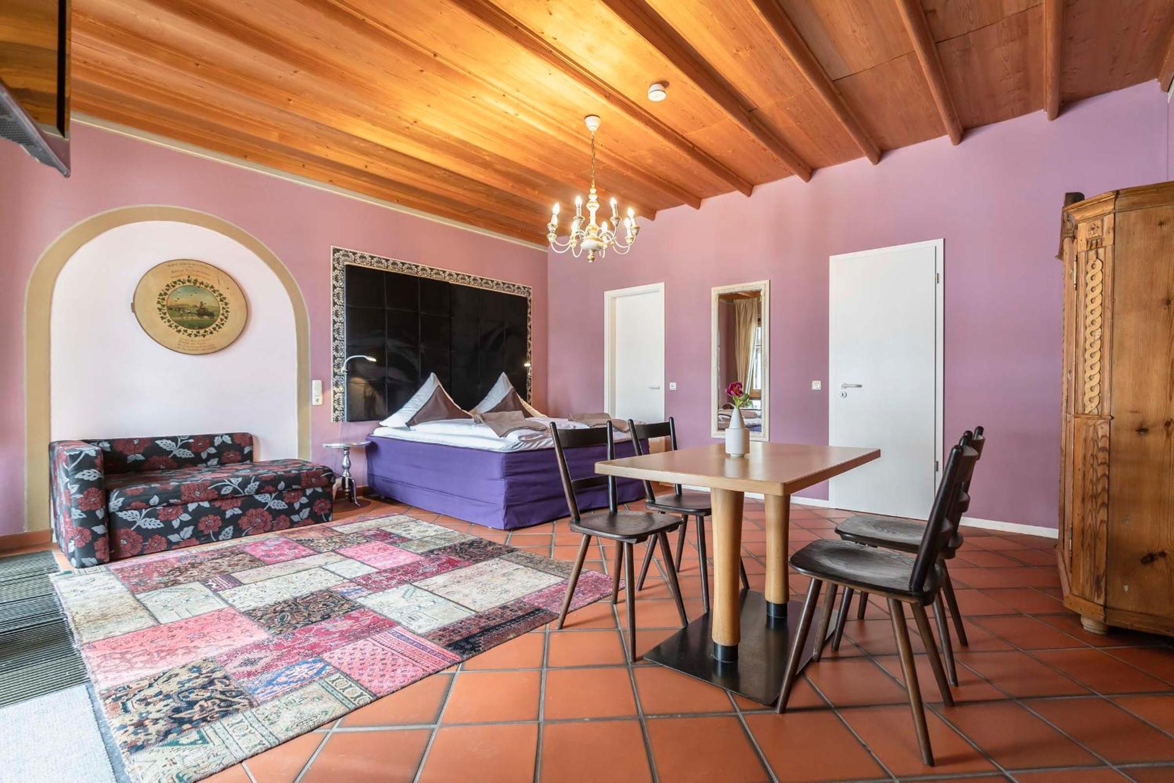 Five bed Room with two Bedrooms - Photo 15