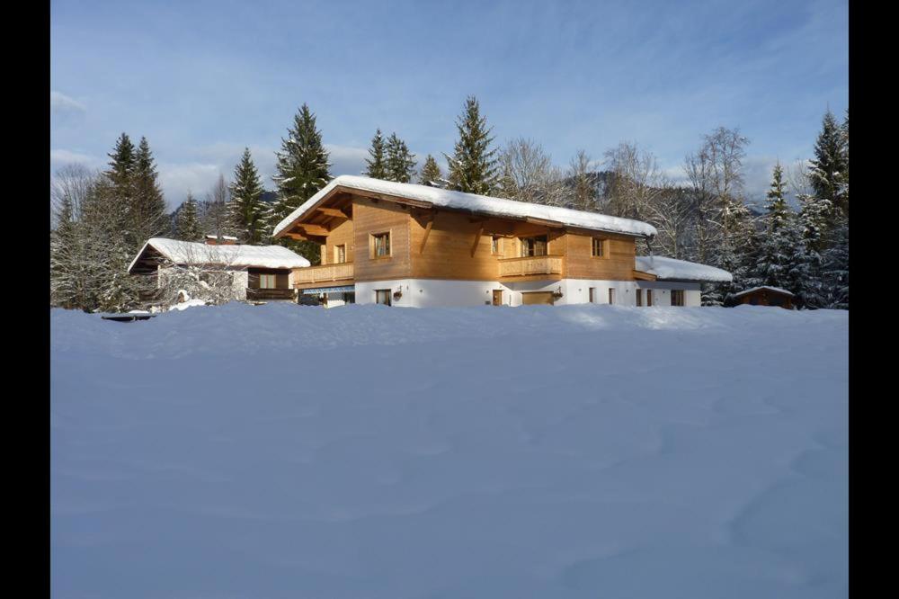 Apartment with Balcony photo 3